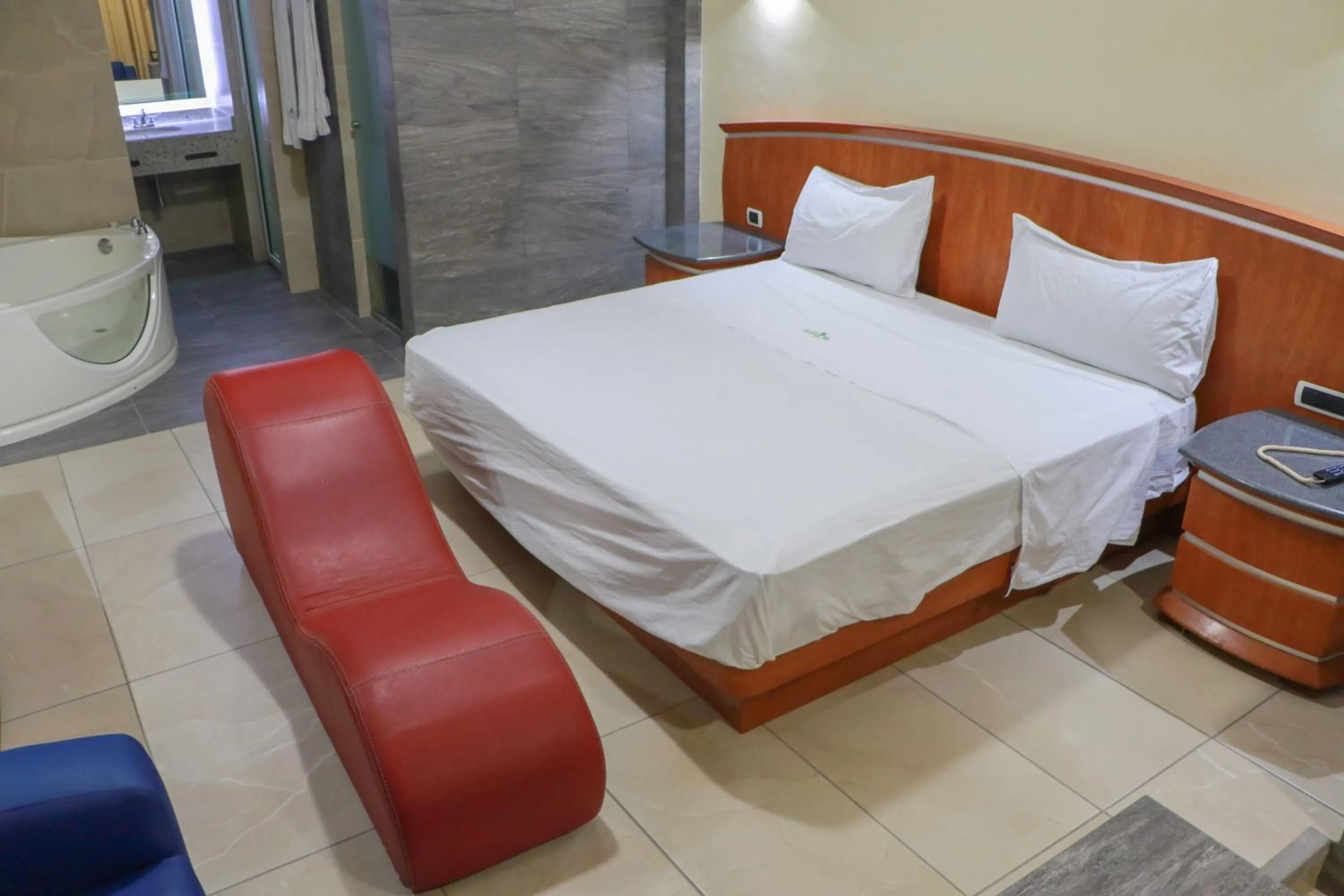 Shower, Bed in Autohotel Ilussion