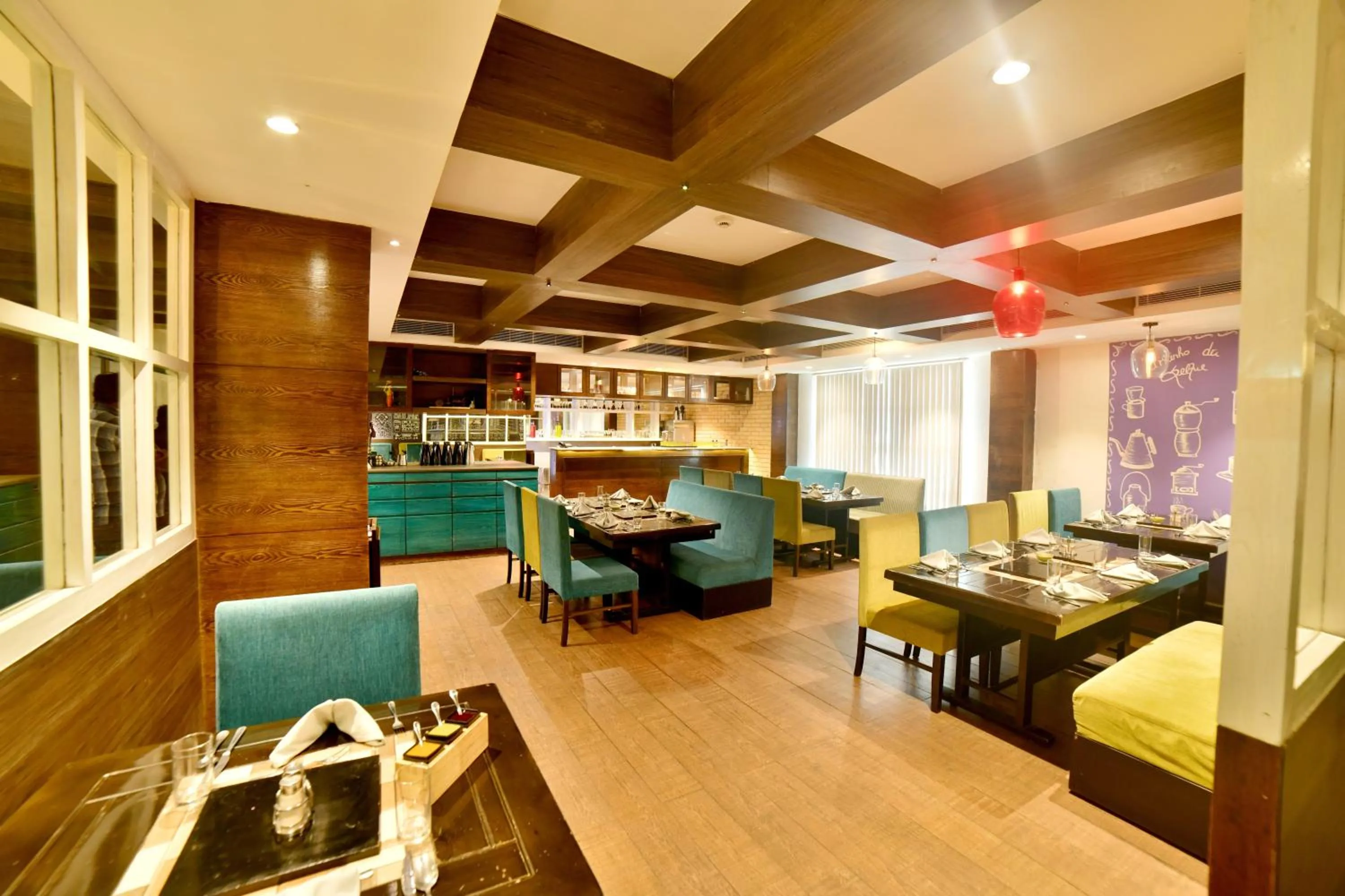 Restaurant/places to eat in Hash Six Hotels