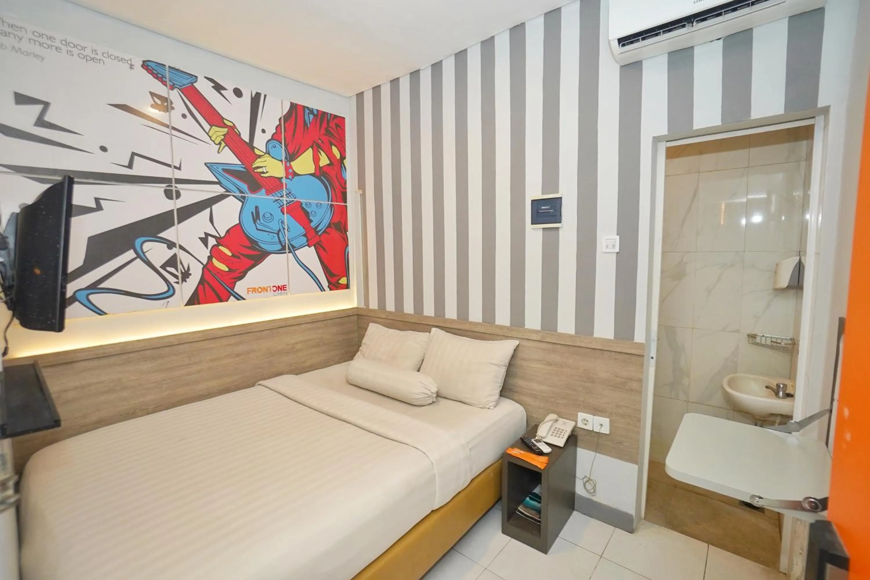 Front One Budget Hotel Tirtonadi Solo