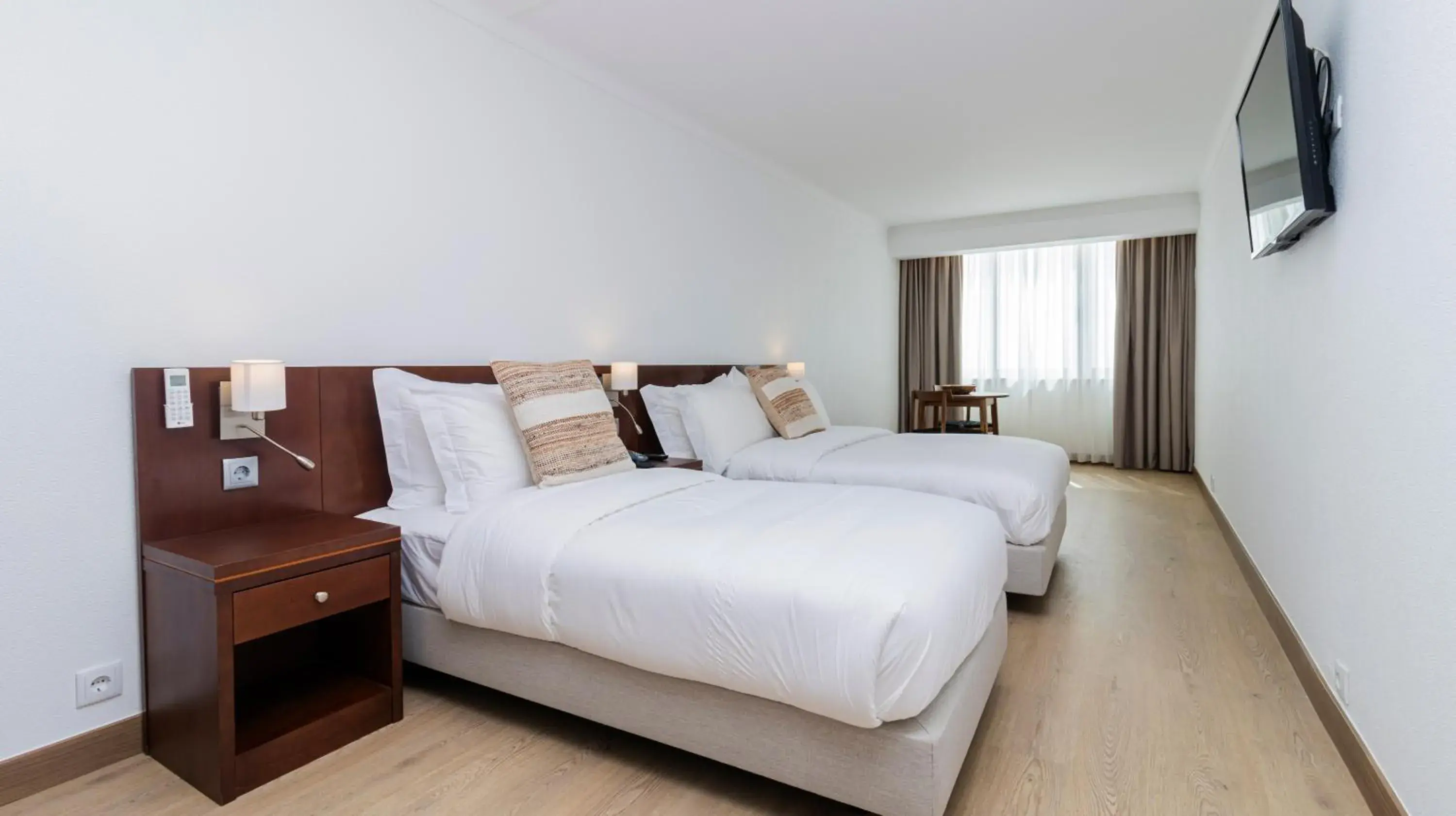 Standard Triple Room with Sea View in Albergaria Quim Barreiros Standard Triple Room with Sea View in Albergaria Quim Barreiros