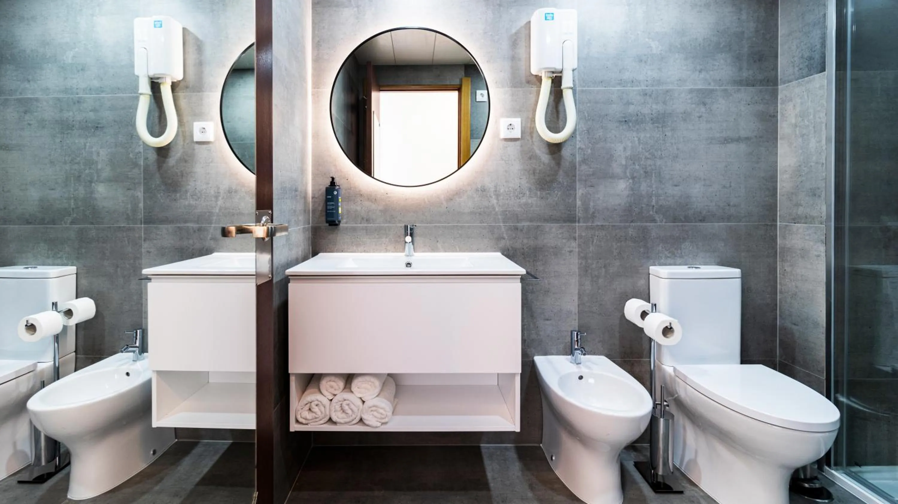 Shower in Albergaria Quim Barreiros