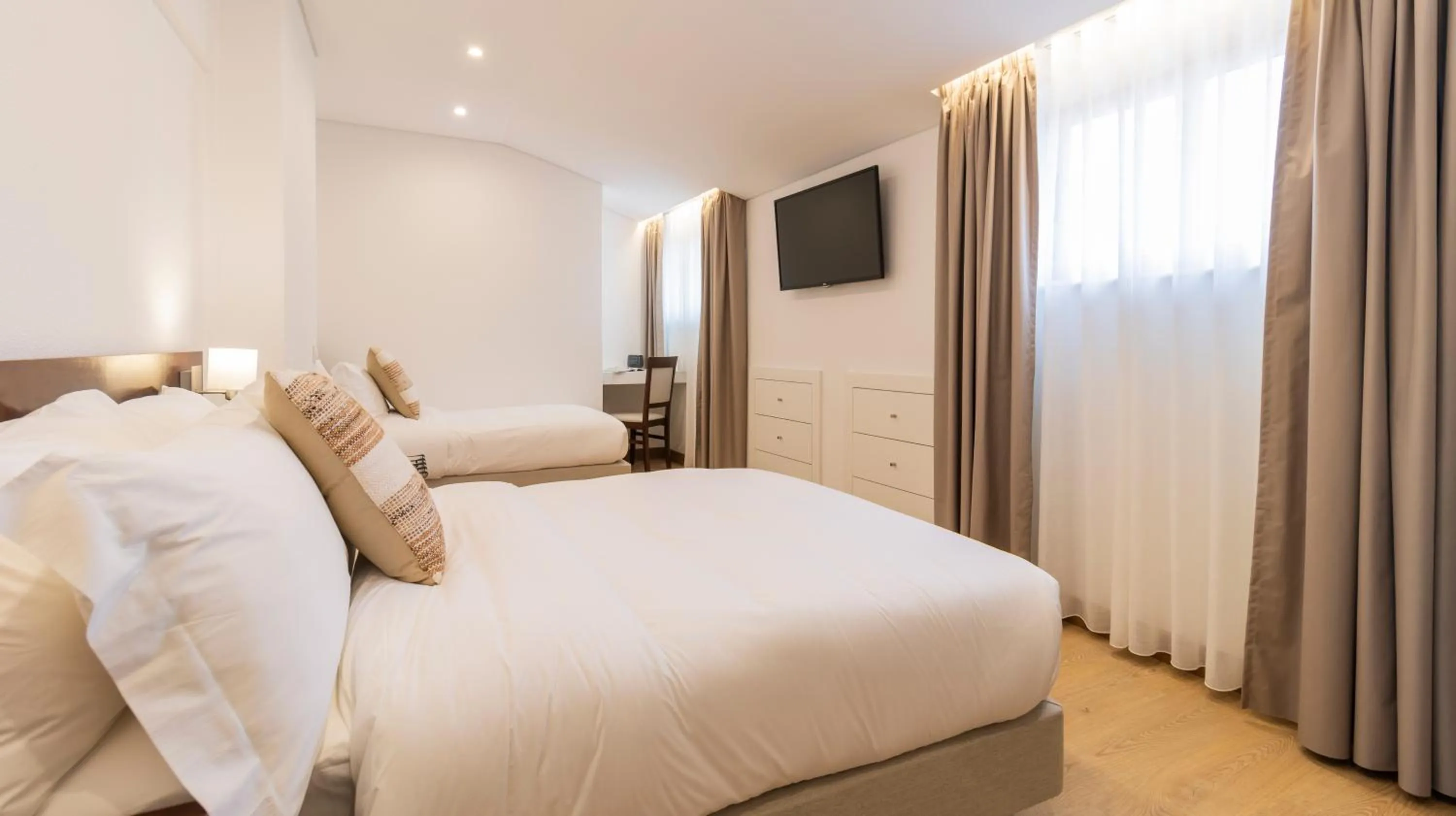 TV and multimedia, Bed in Albergaria Quim Barreiros