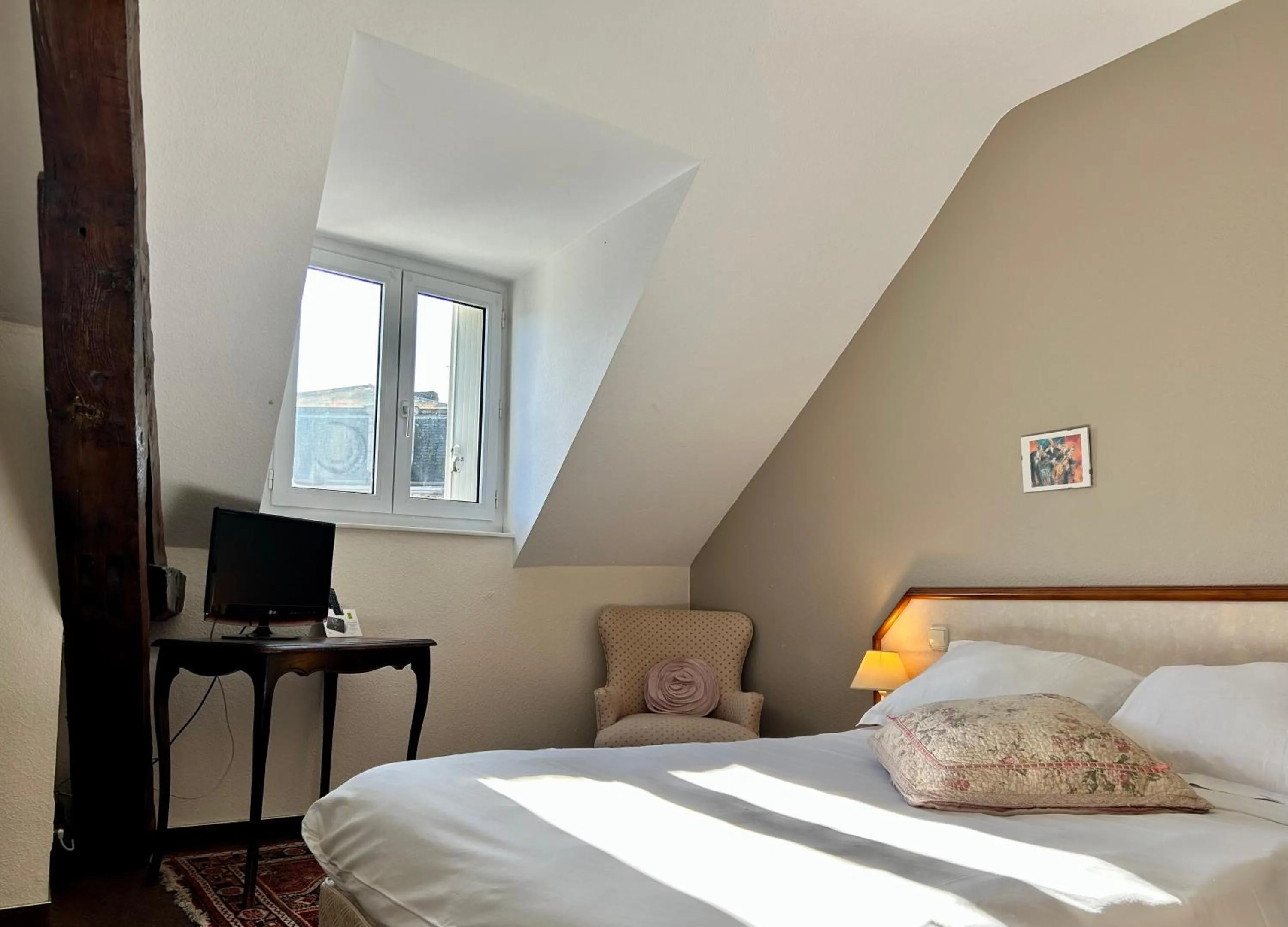 Bedroom in Logis Hôtel Teyssier