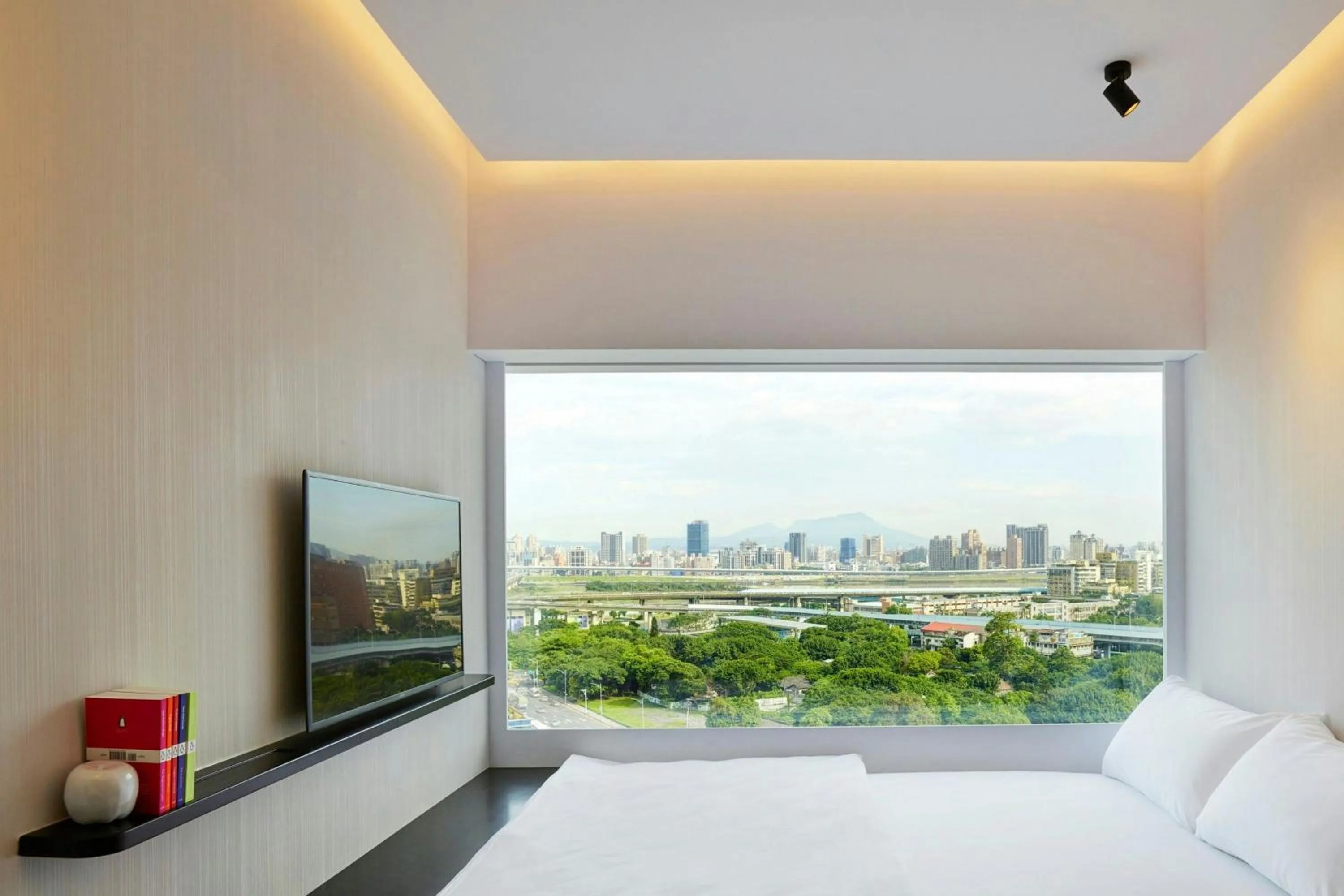 Photo of the whole room, Bed in citizenM Taipei North Gate