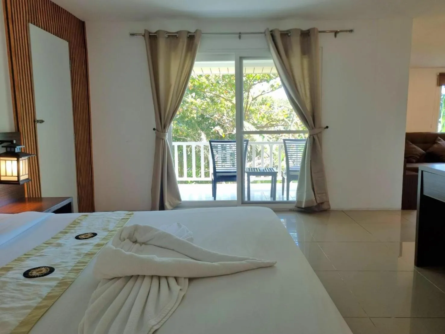 Bed in On The Hill Karon Resort