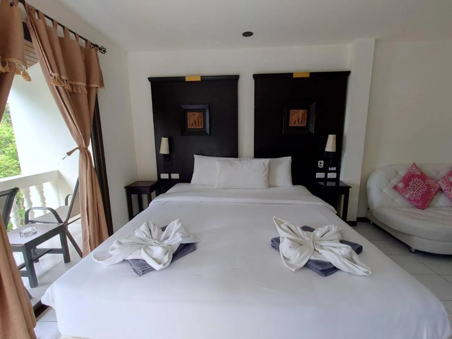 Bed in On The Hill Karon Resort