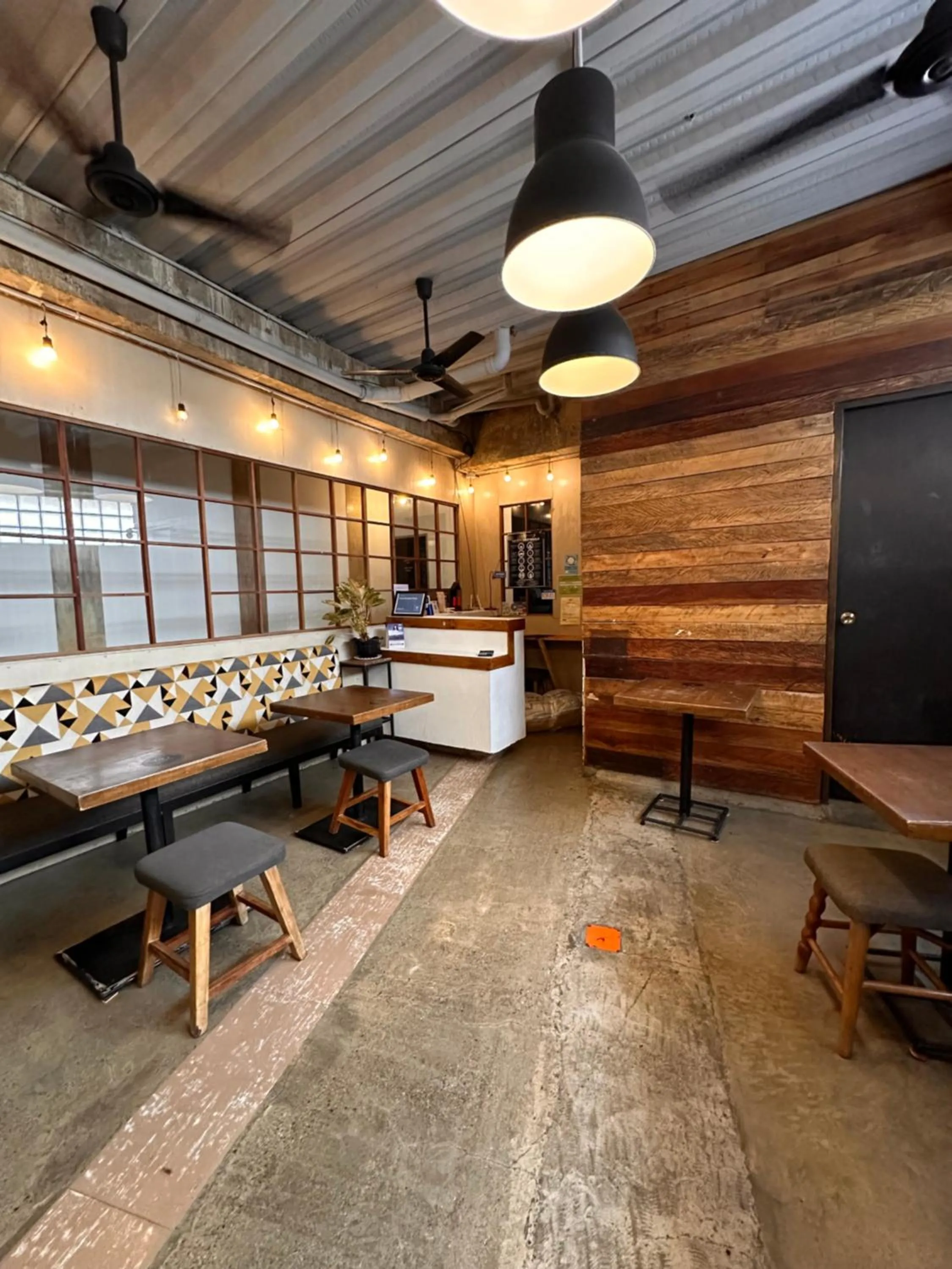 Restaurant/places to eat in Urban Boutique Hotel