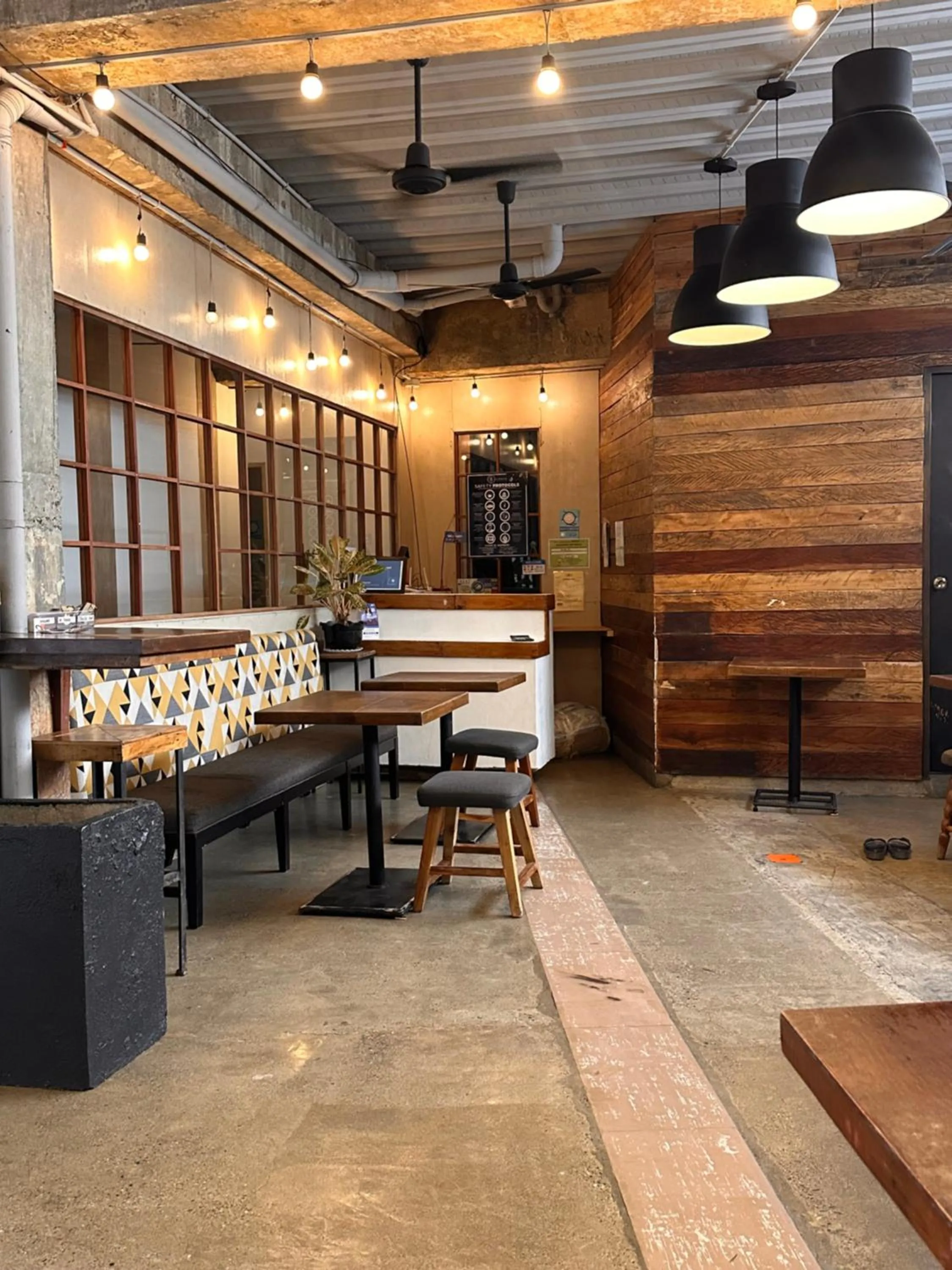 Restaurant/places to eat in Urban Boutique Hotel