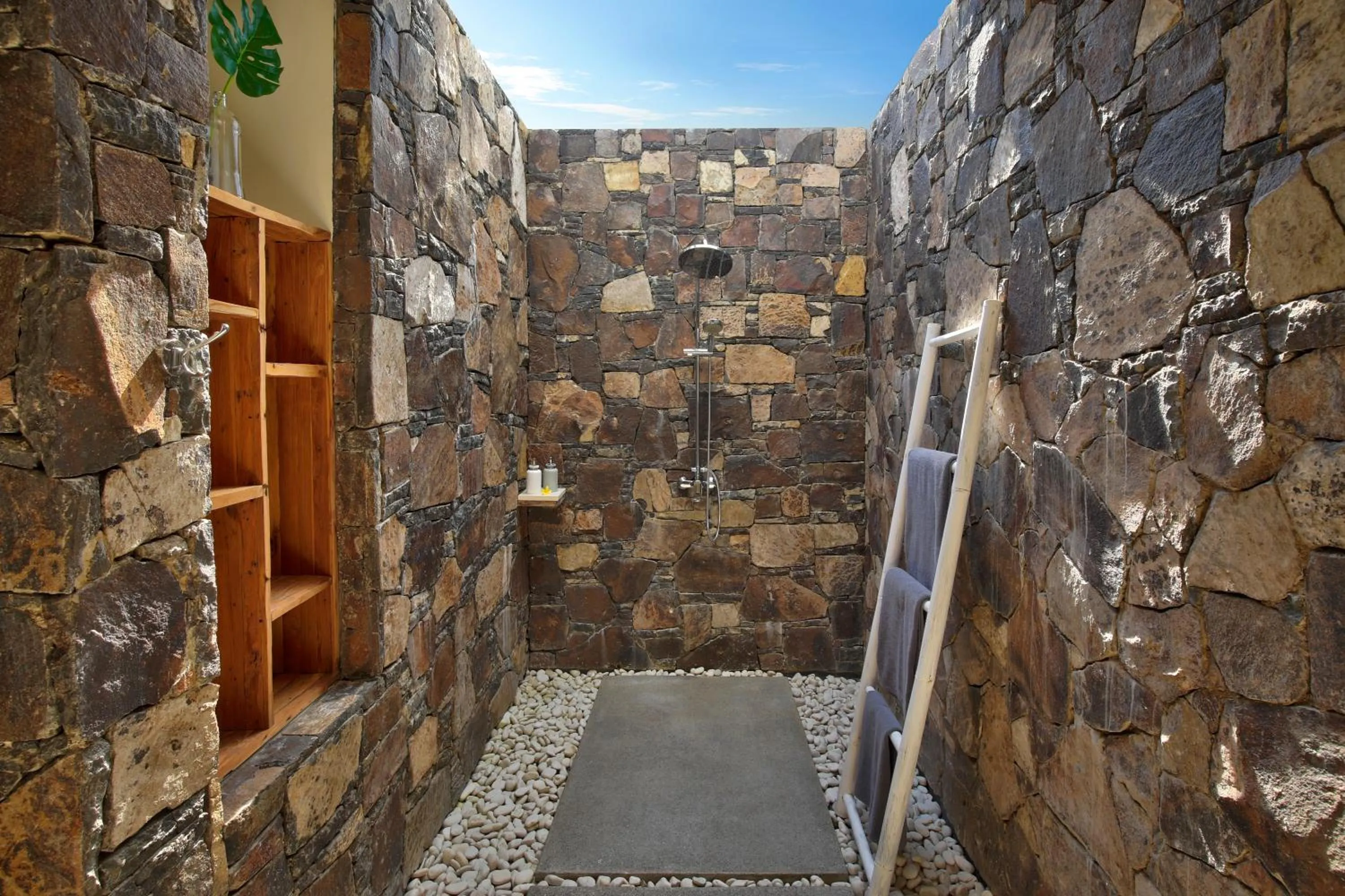 Shower in Ponte Villas