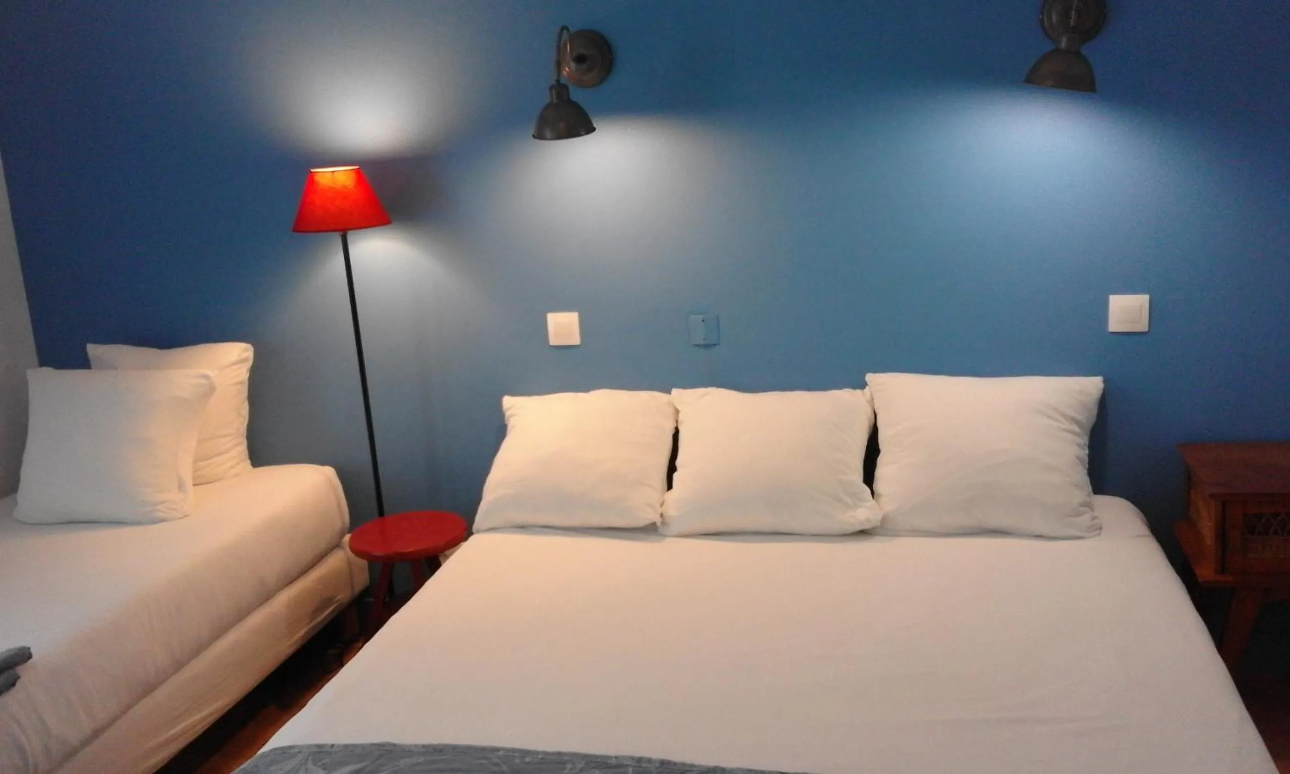 Photo of the whole room, Bed in Zazie Hôtel