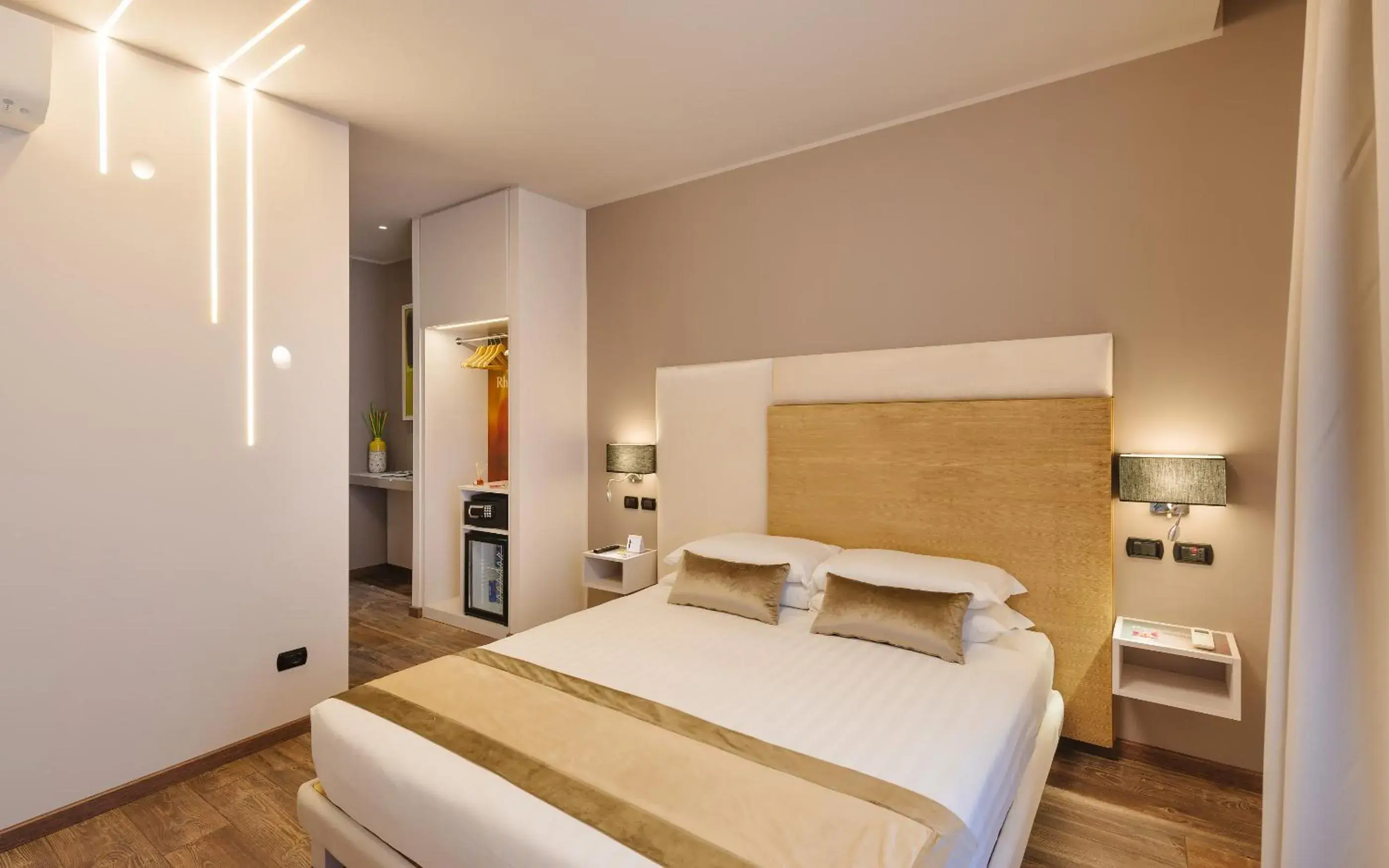 Deluxe Double or Twin Room in Etruska luxury Trastevere Guesthouse Deluxe Double or Twin Room in Etruska luxury Trastevere Guesthouse