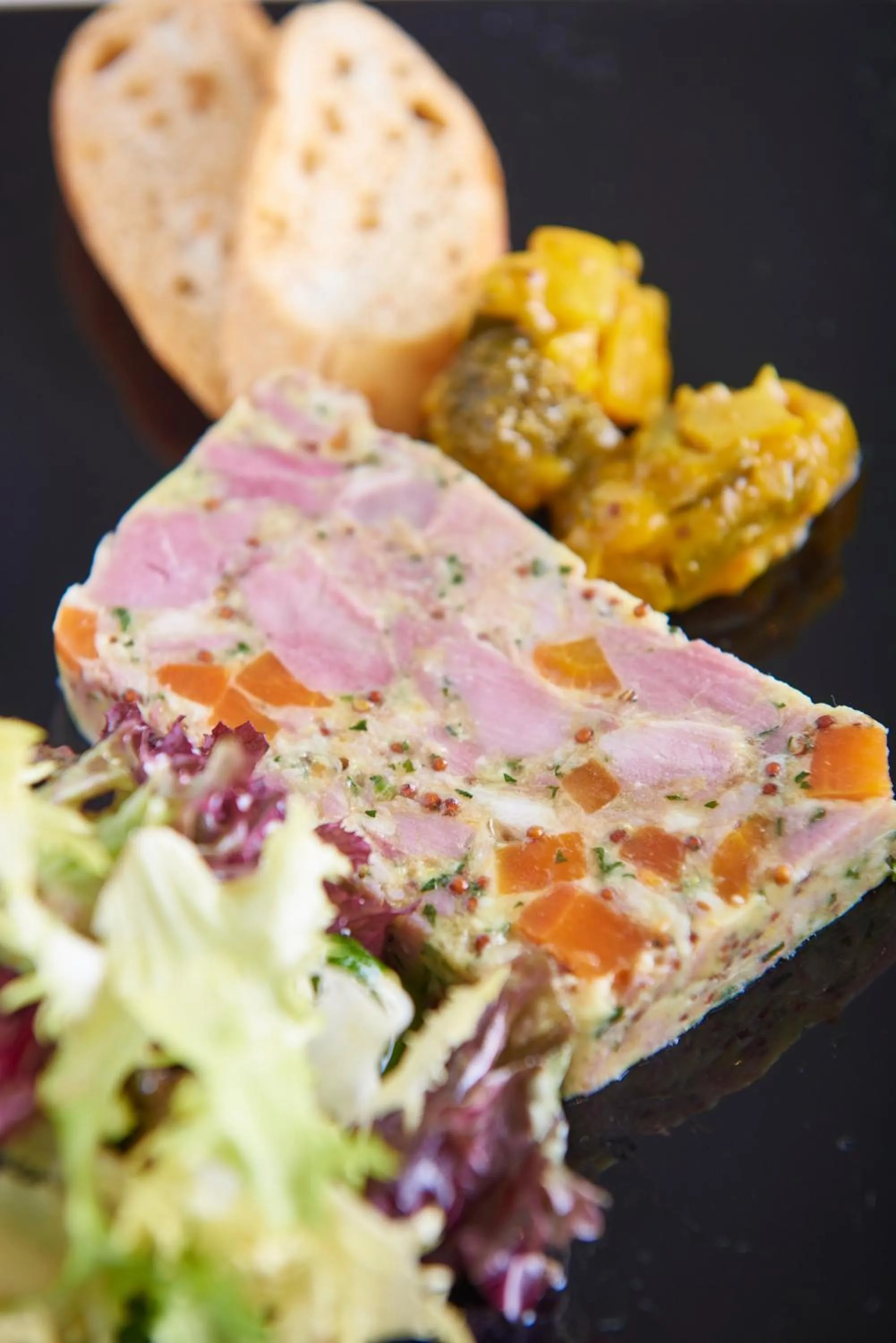 Food and drinks in Gibbon Bridge Hotel