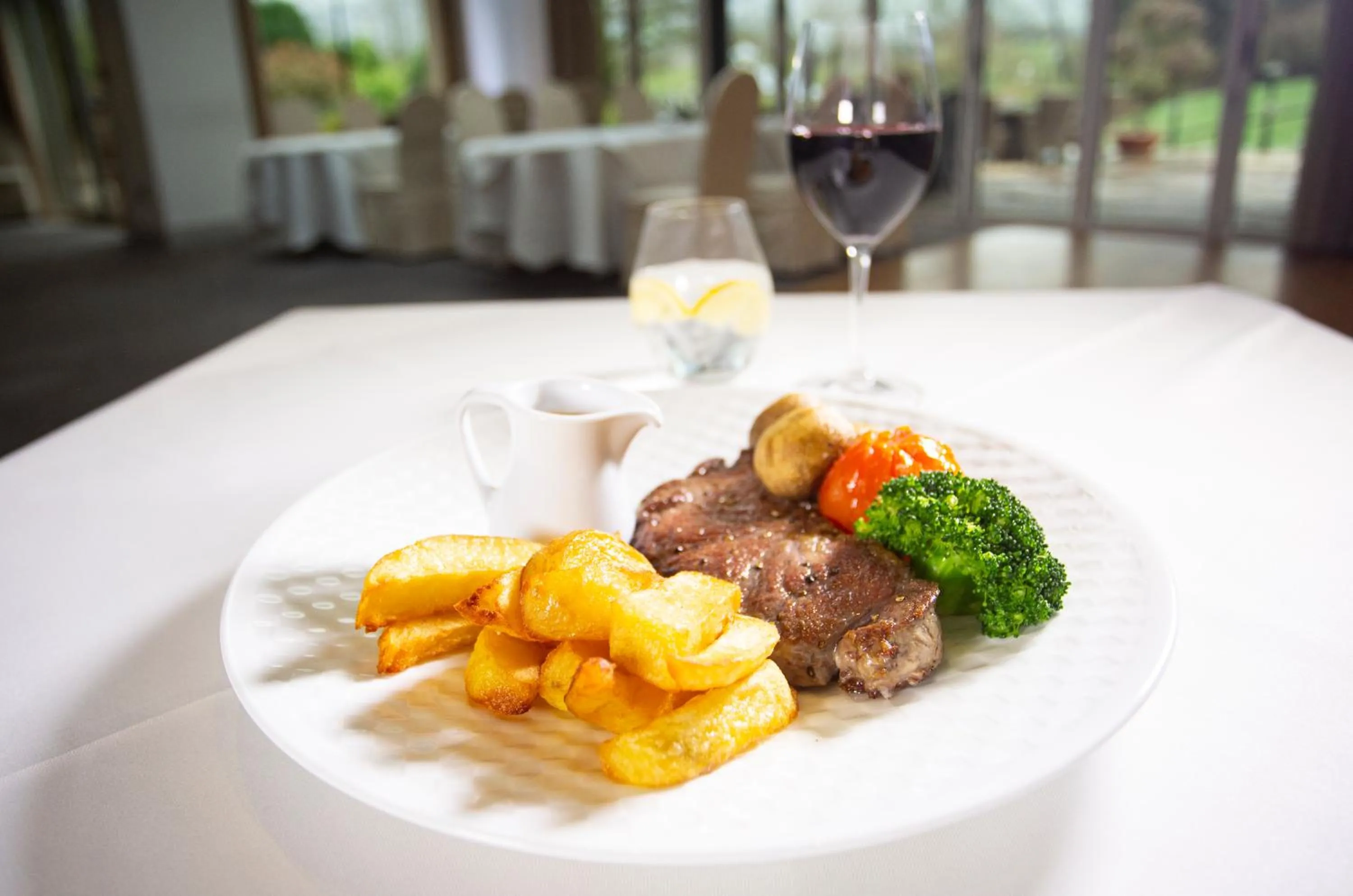 Food and drinks in Gibbon Bridge Hotel