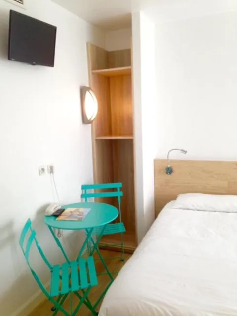 TV and multimedia in Hôtel Opéra Dieppe