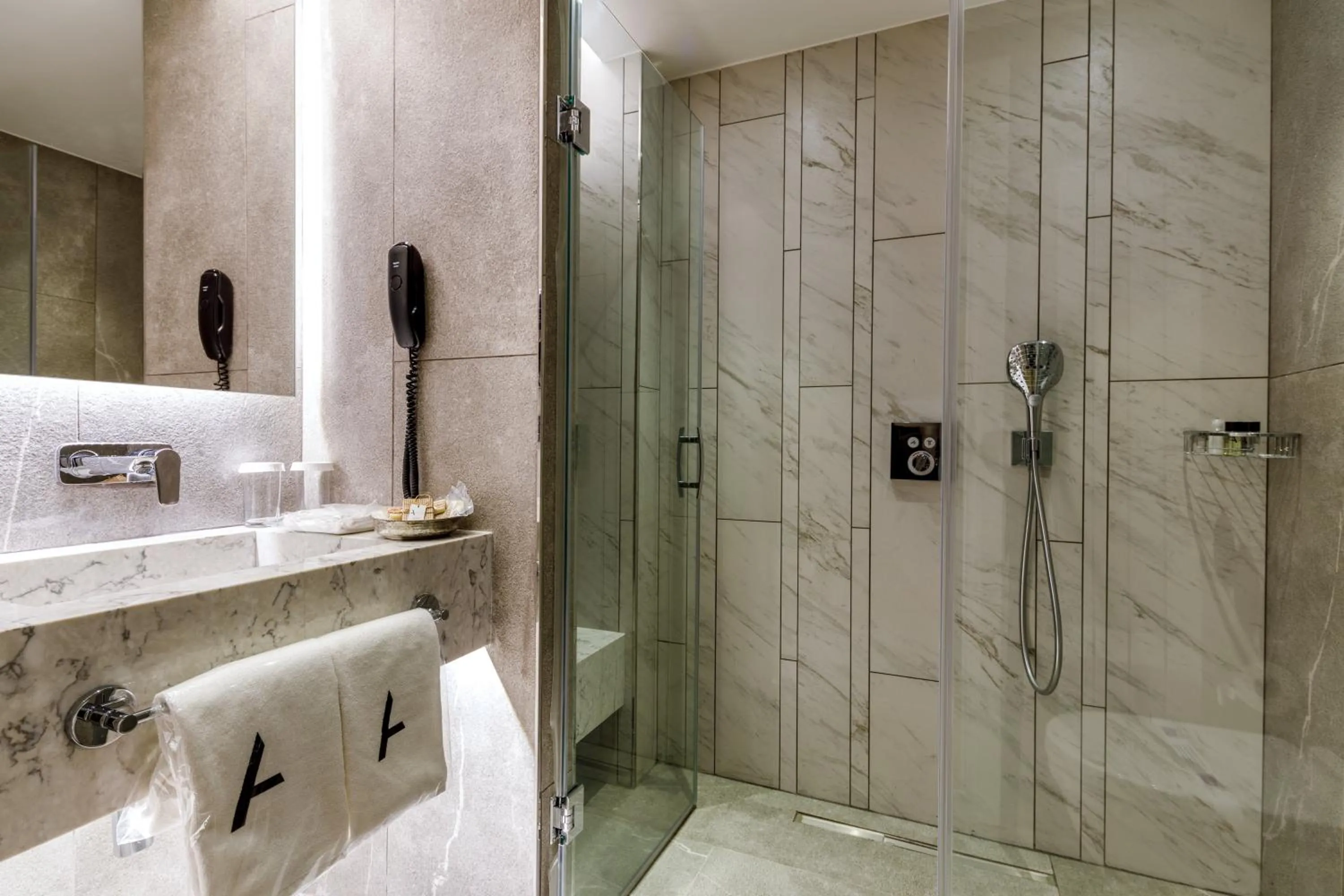 Shower in Hotel Amira Istanbul