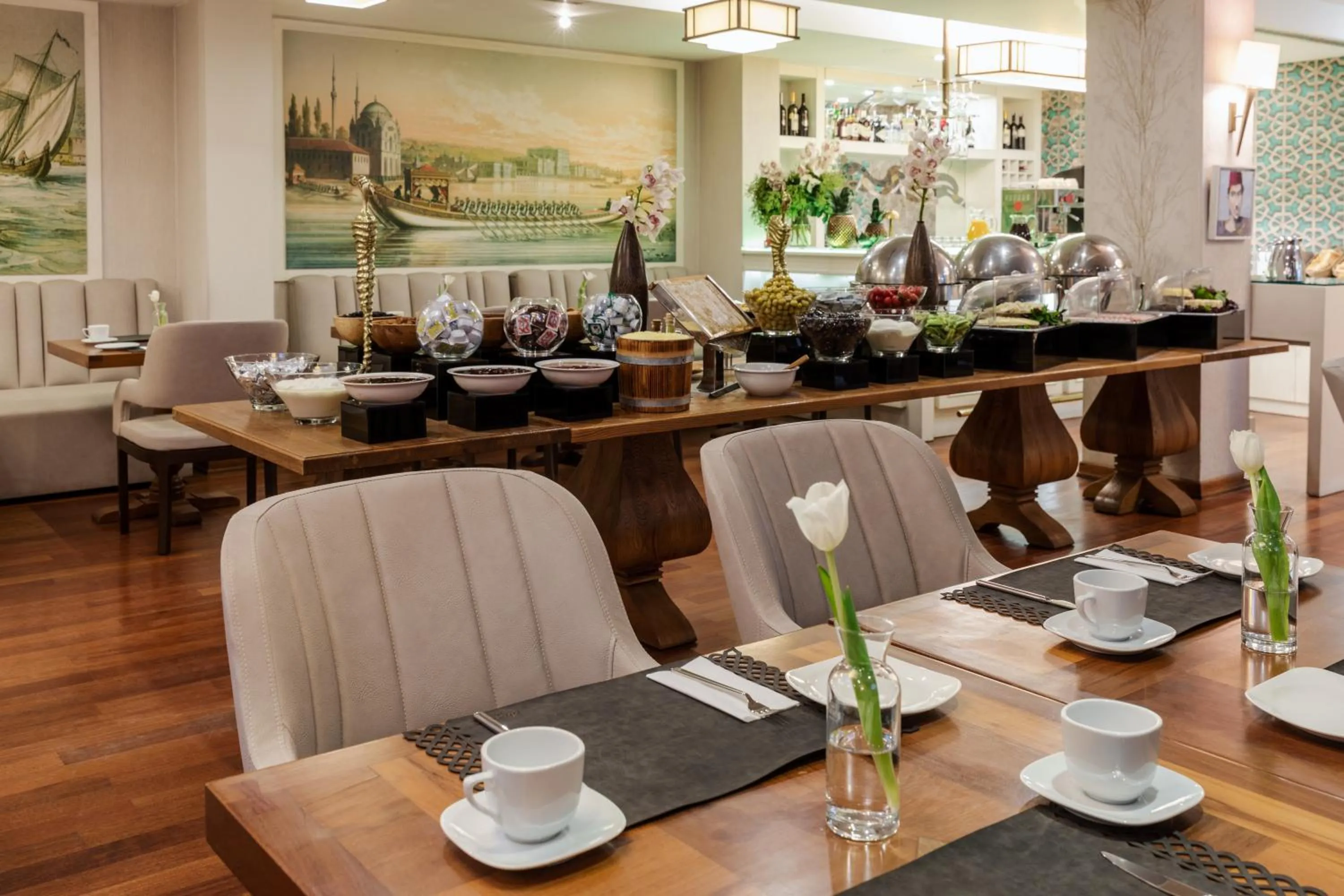 Restaurant/places to eat in Hotel Amira Istanbul