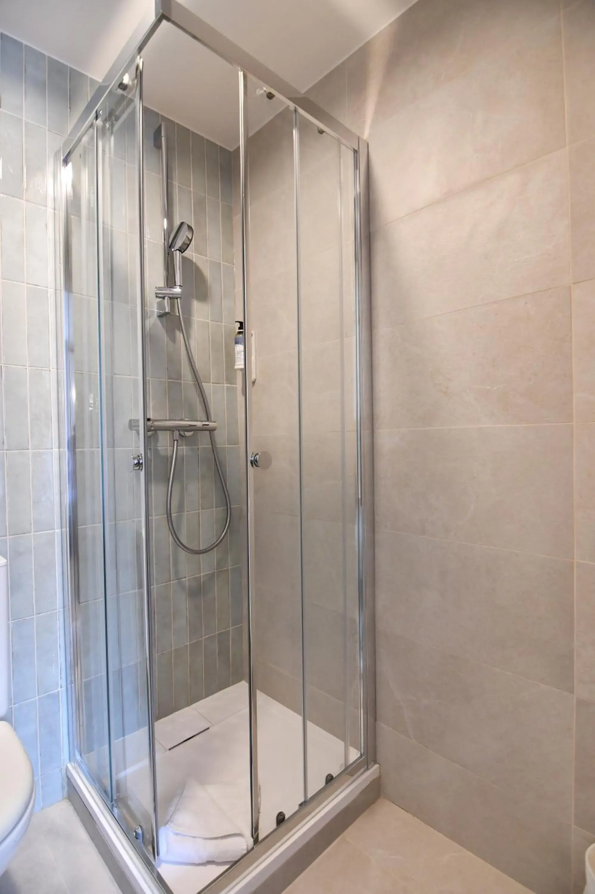 Economy Single Room in Agate Hôtel Economy Single Room in Agate Hôtel