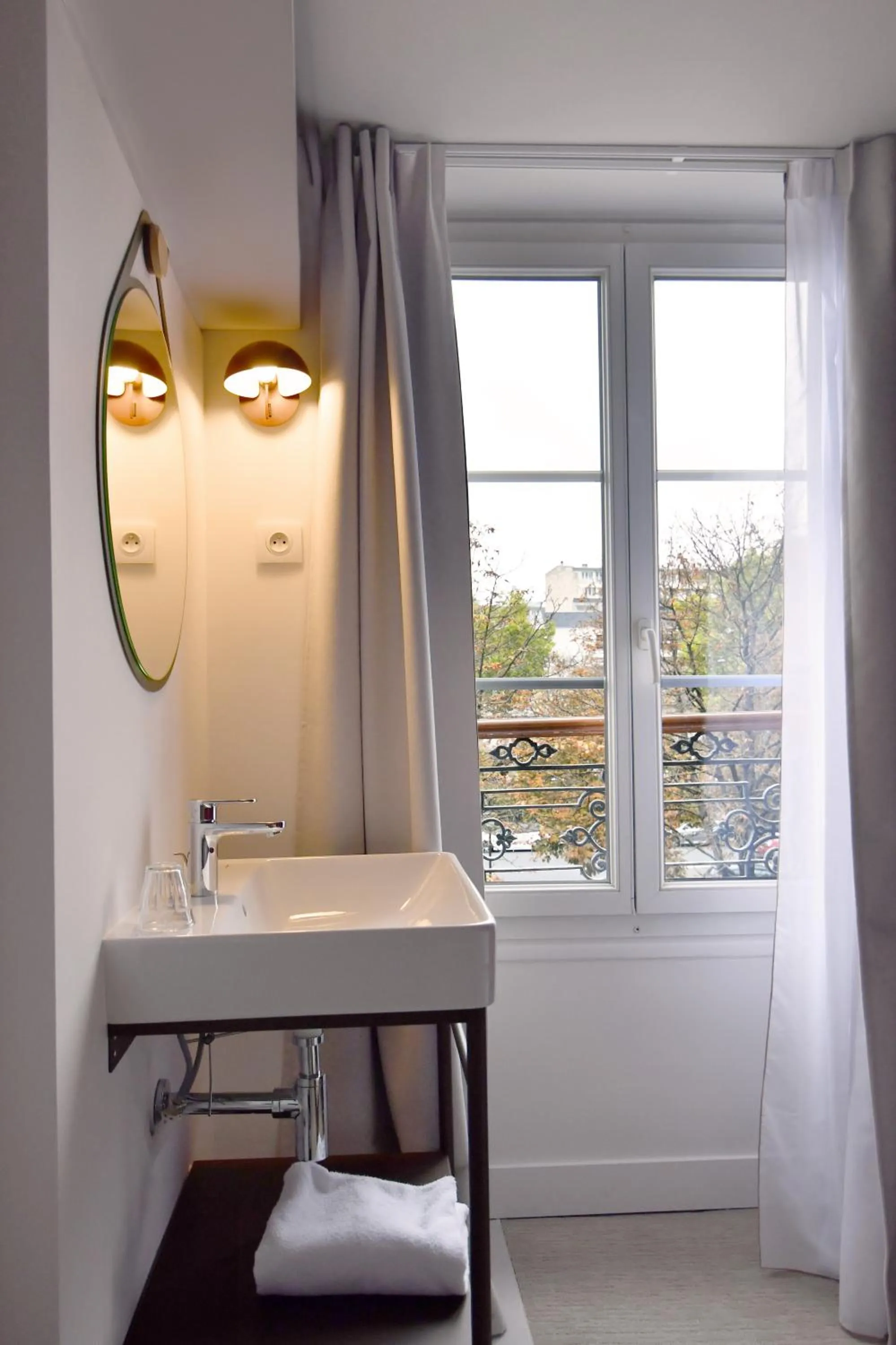 Photo of the whole room in Agate Hôtel