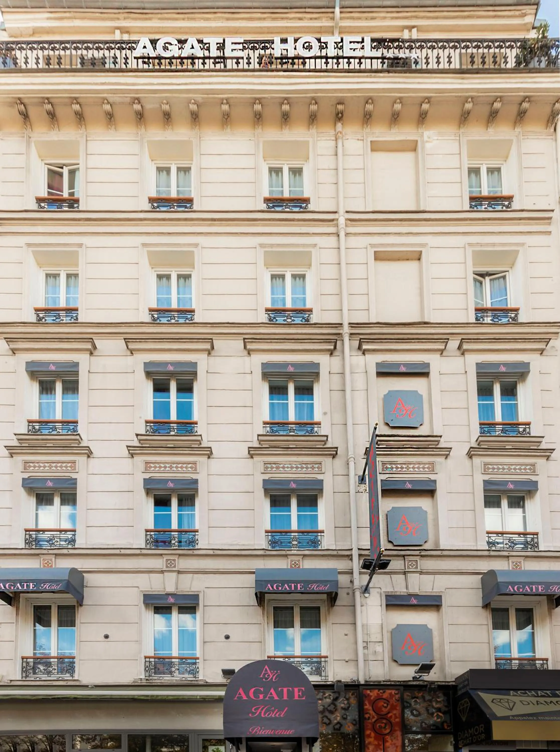Property building in Agate Hôtel