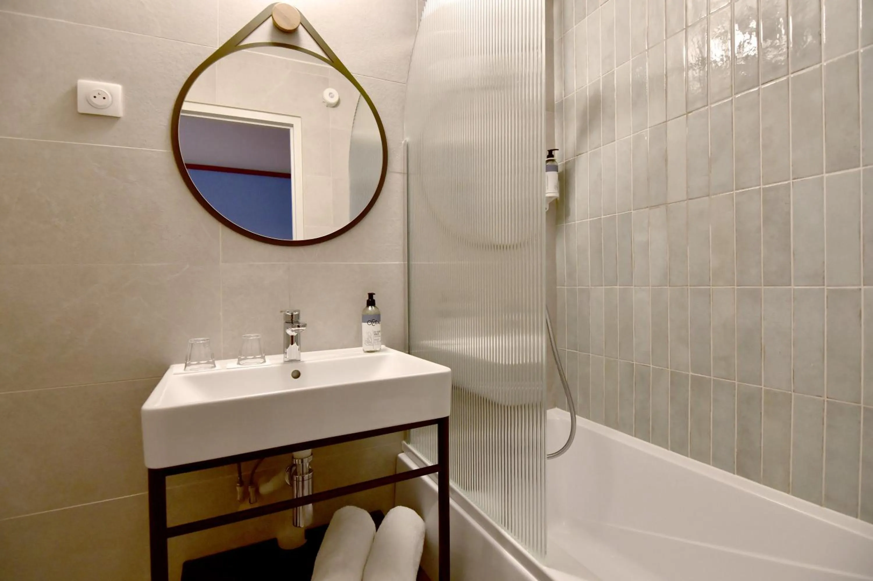 Bathroom in Agate Hôtel