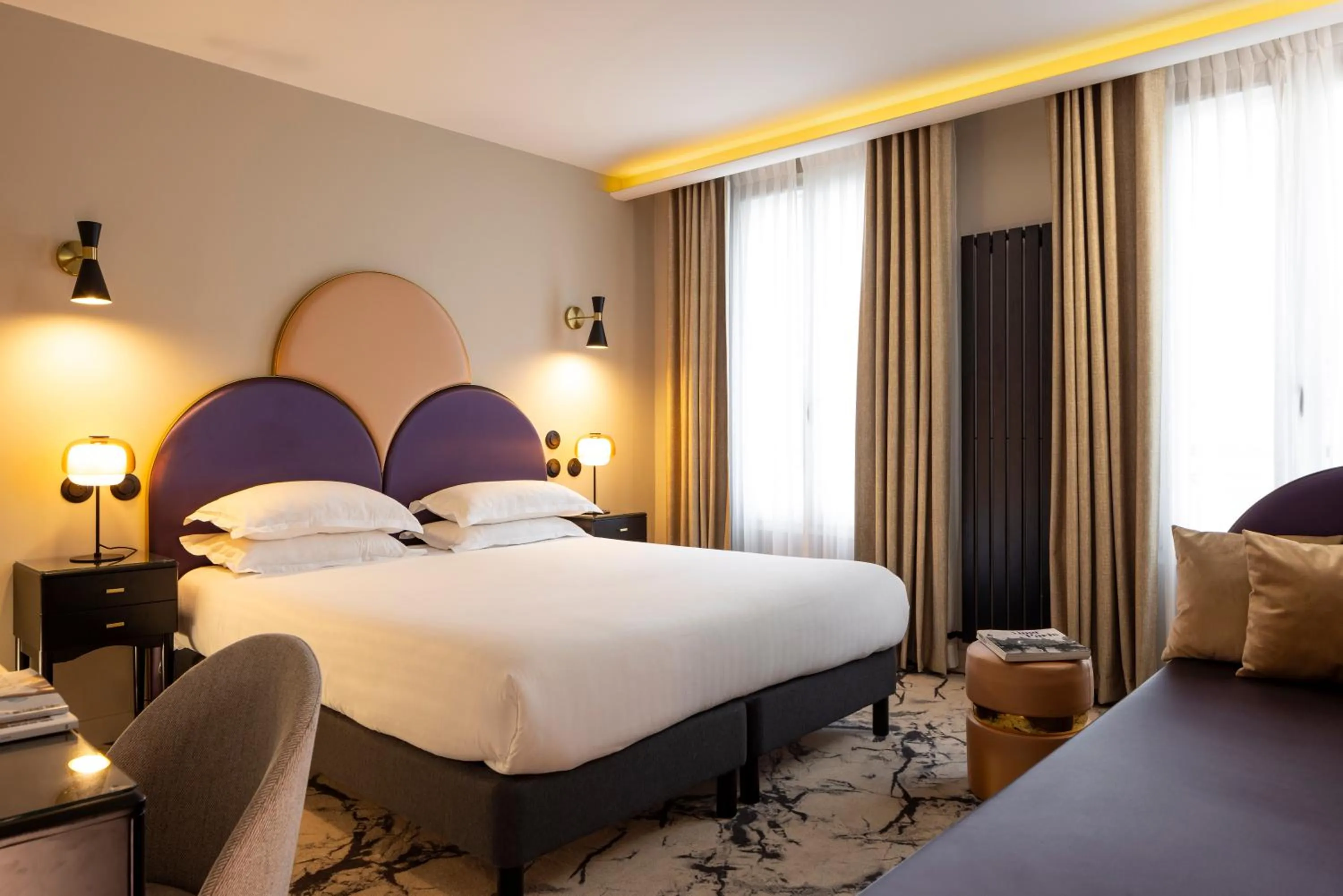 Bedroom, Bed in Hôtel Mondial