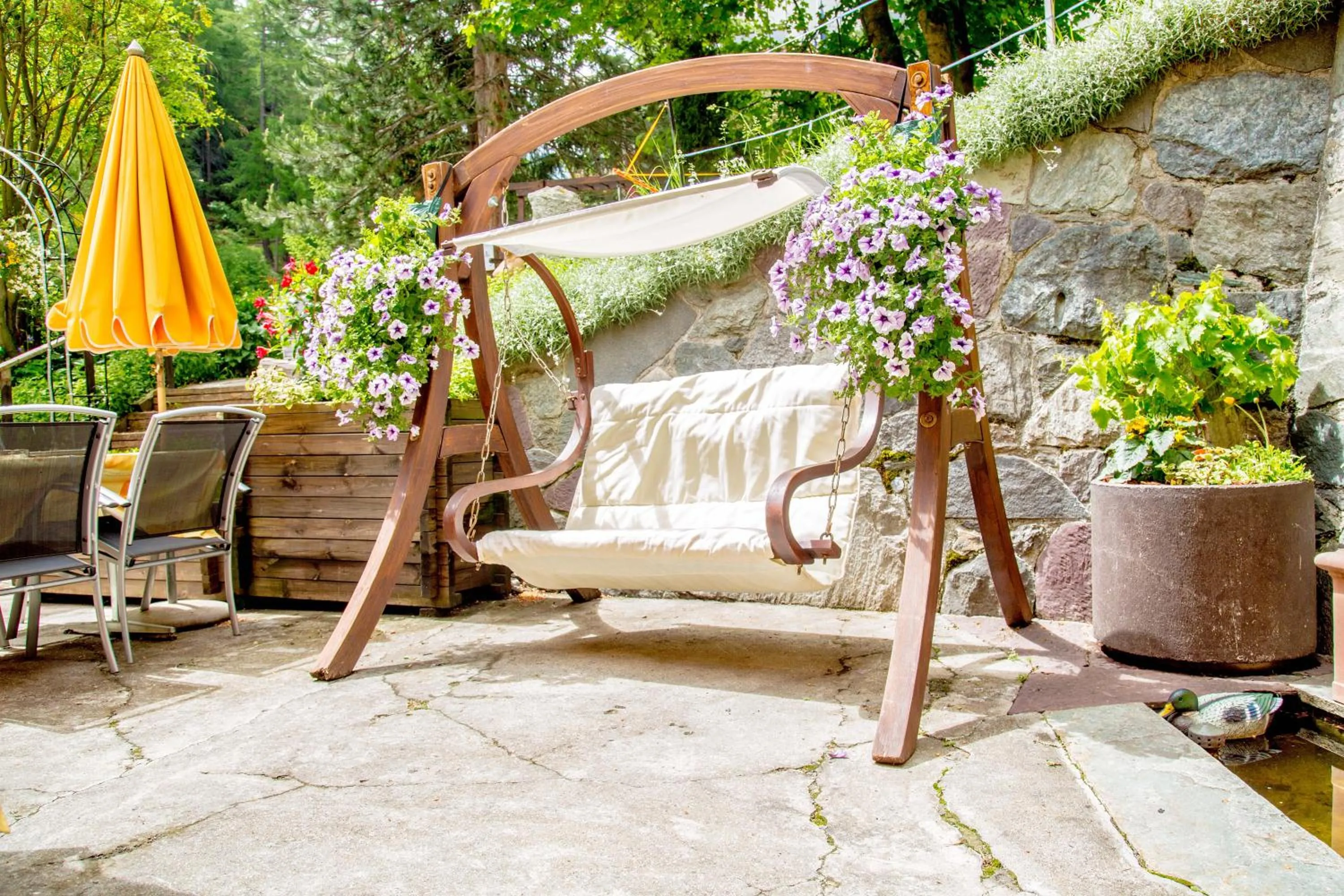 Restaurant/places to eat in Alpenblick