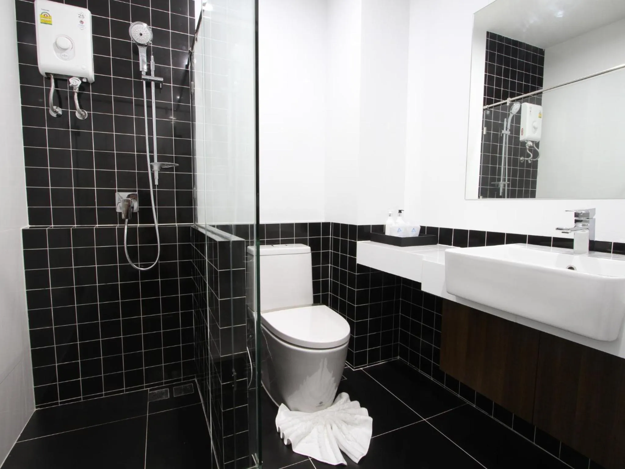 Bathroom in Anna-Nava Pakkret Hotel