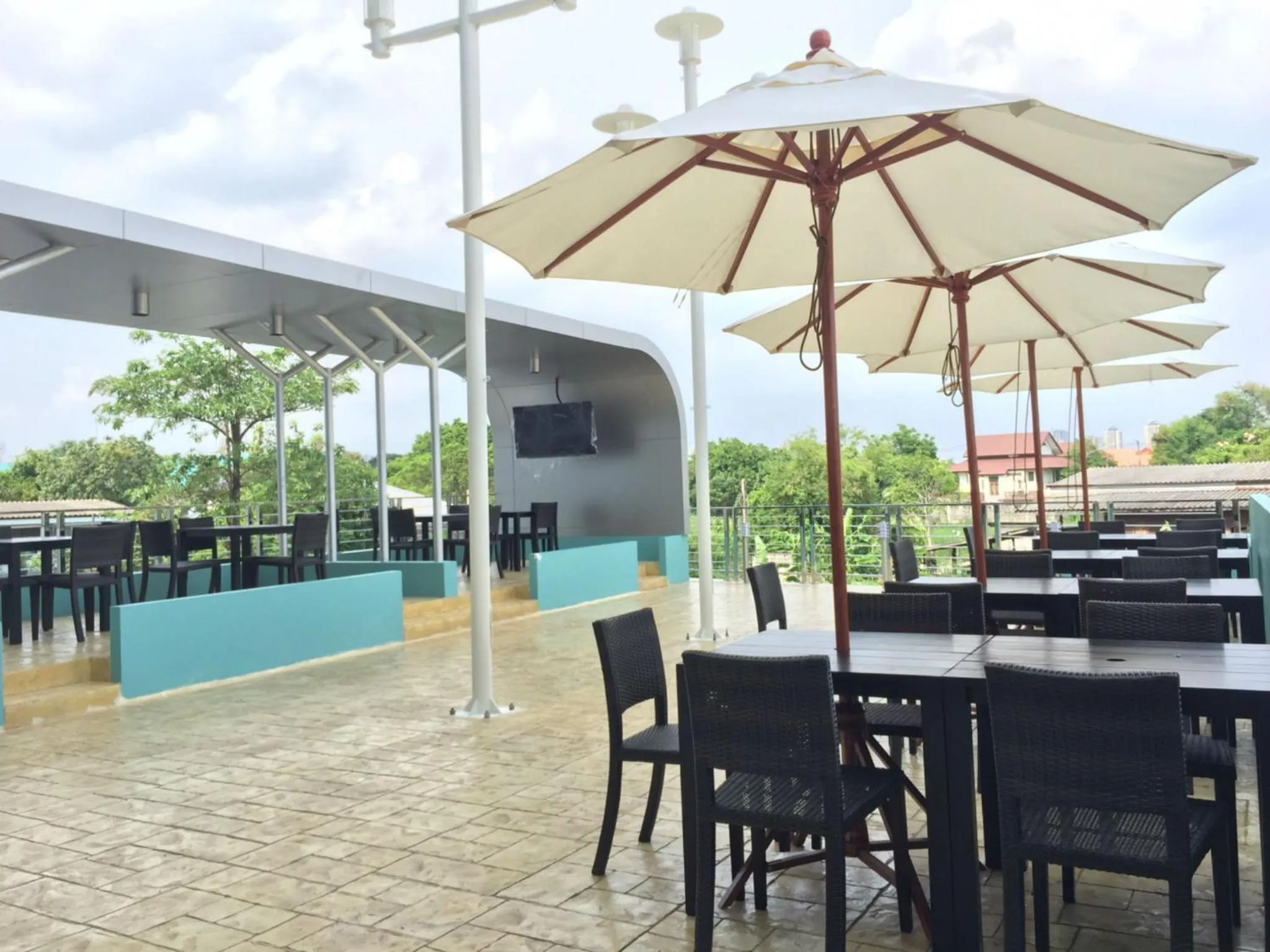 Patio in Anna-Nava Pakkret Hotel