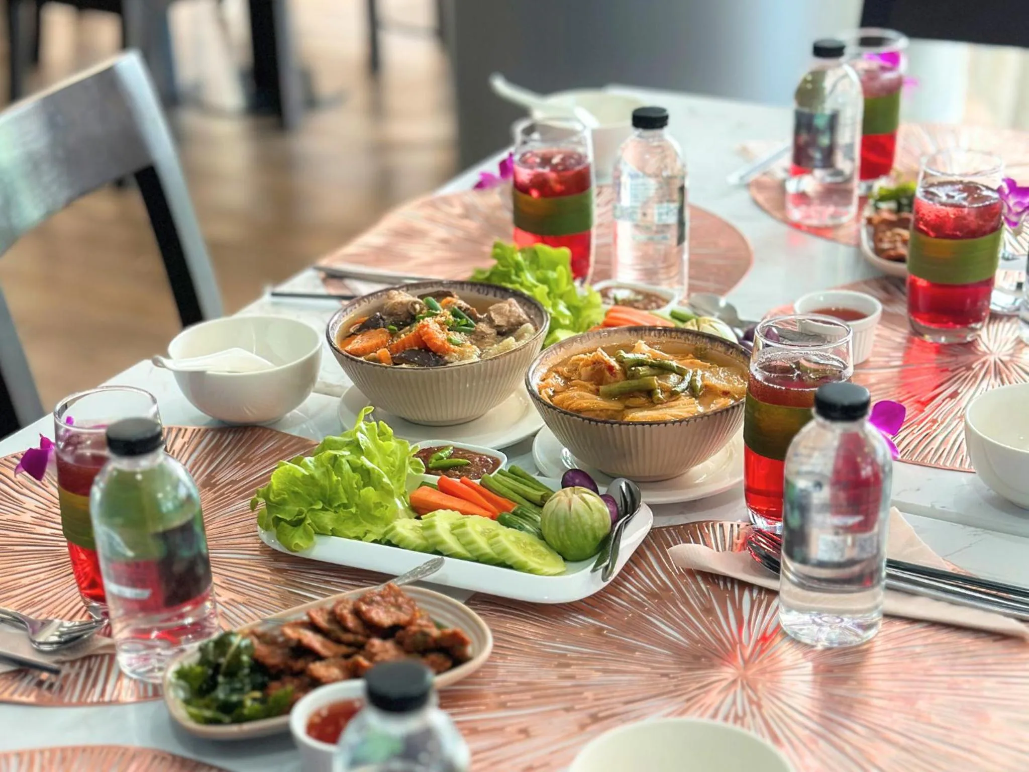 Restaurant/places to eat in Anna-Nava Pakkret Hotel