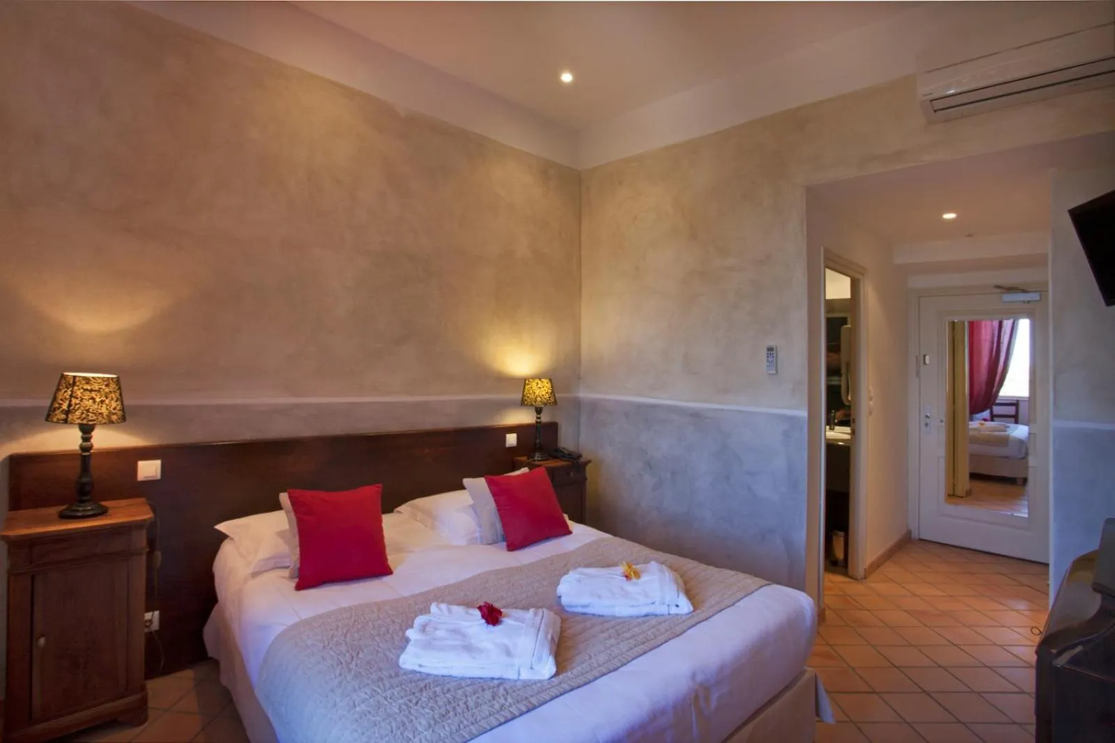 Photo of the whole room, Bed in Mare E Monti - Hôtel de Charme