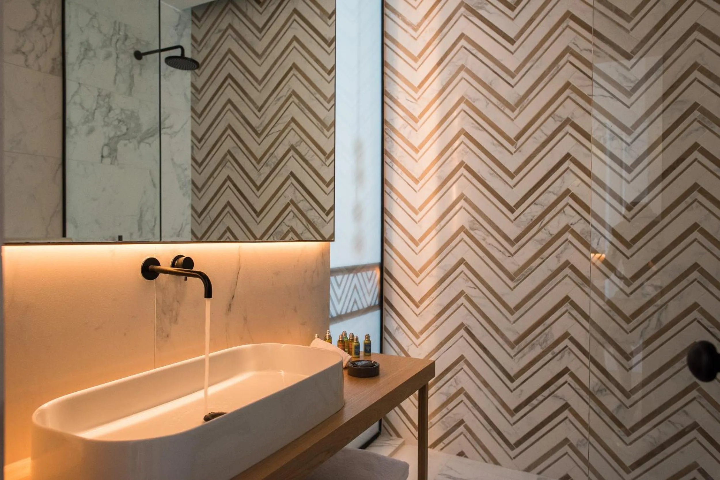 Shower in Scala de Faro