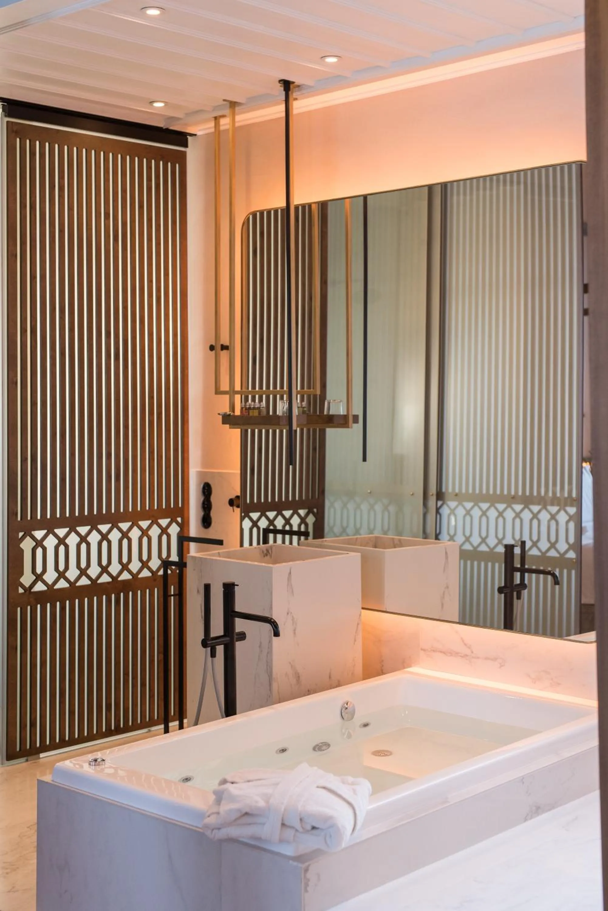 Shower, Bed in Scala de Faro