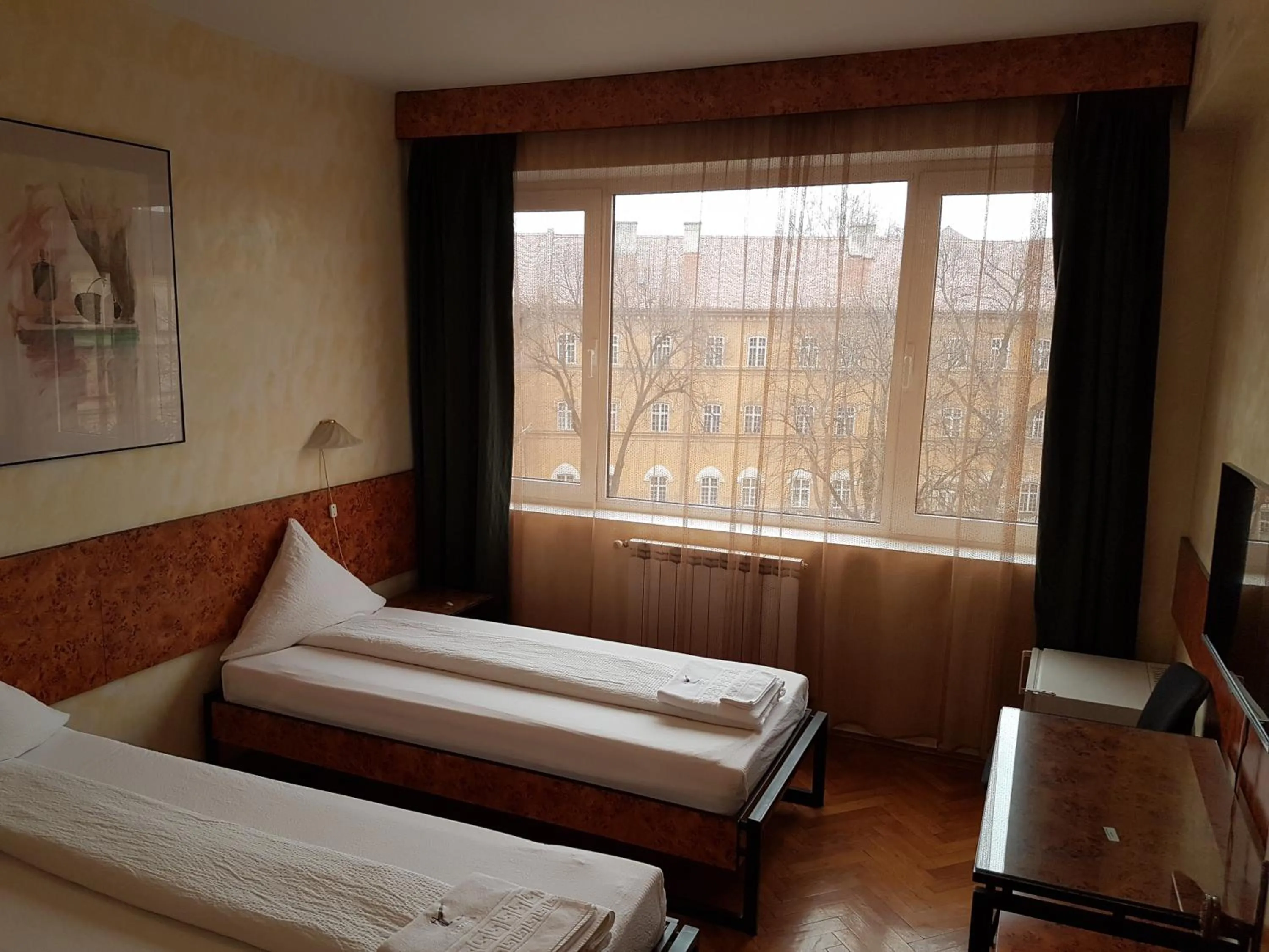 Photo of the whole room, Bed in Hotel Central