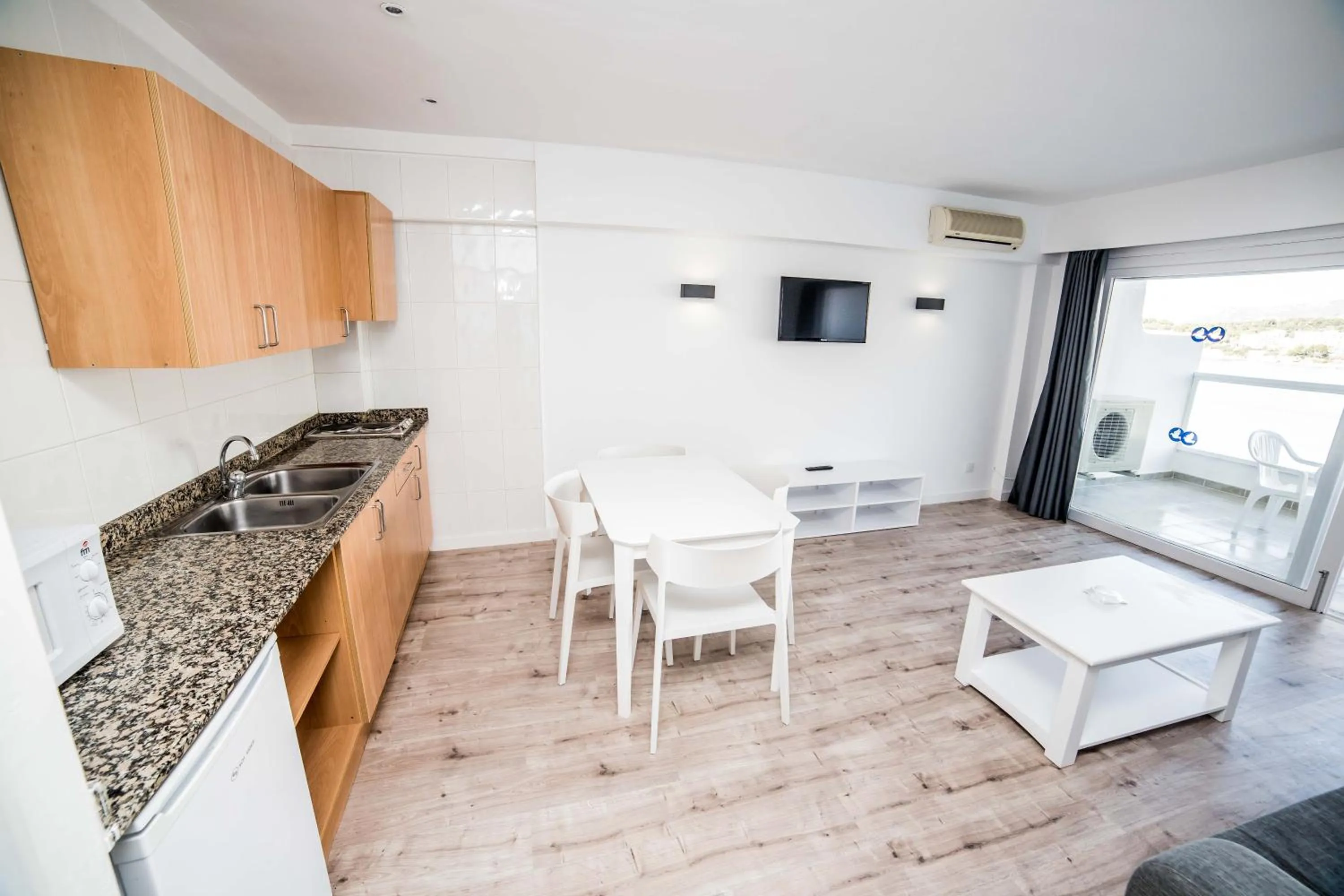 Kitchen or kitchenette in Pierre & Vacances Mallorca Portofino
