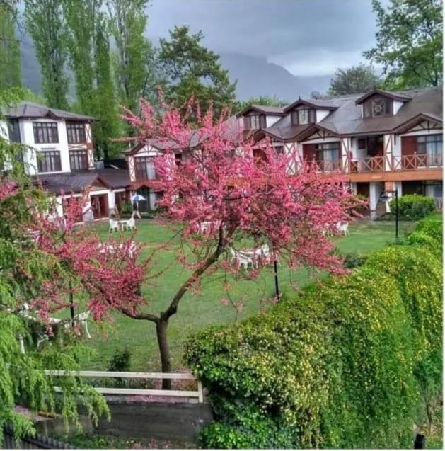 Garden in Fortune Resort Heevan, Srinagar - Member ITC Hotels' Group