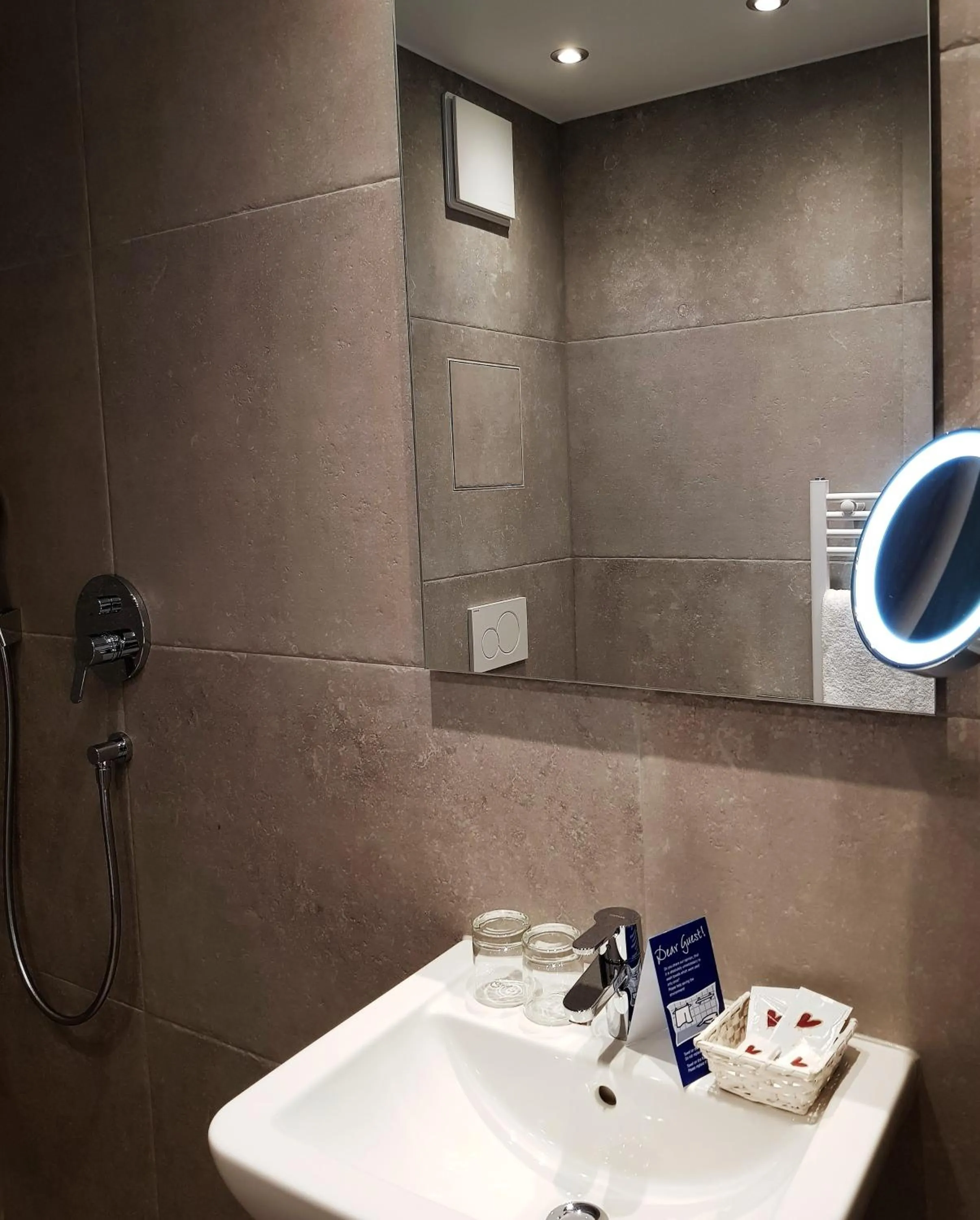 Bathroom in Apparthotel Garni Superior Simsseeblick