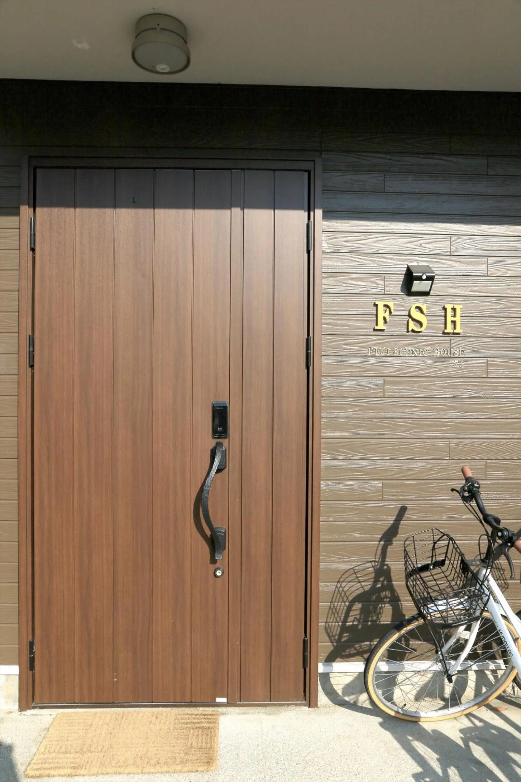 Facade/entrance in Fuji scenic house 73