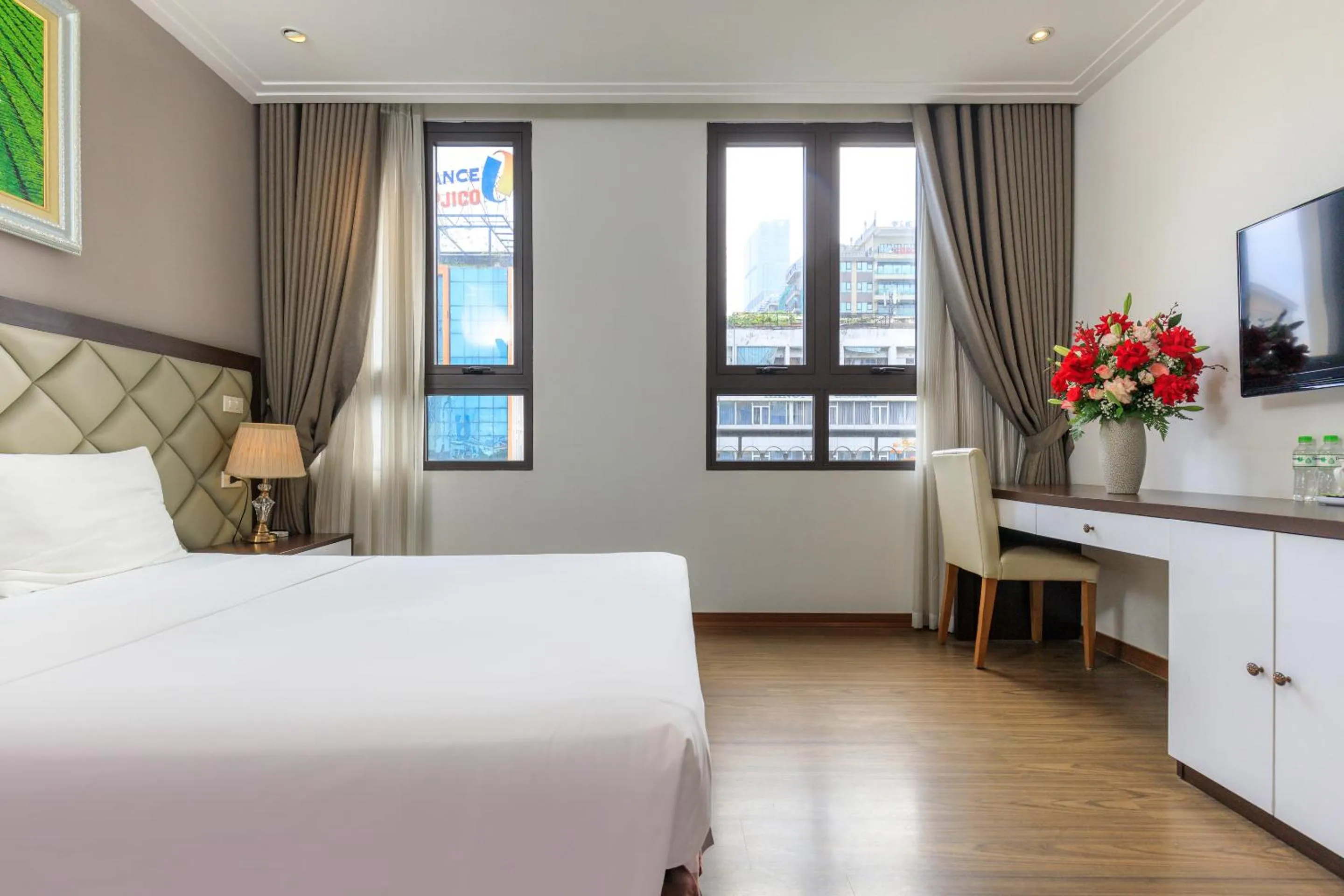 Photo of the whole room, Bed in Yolo Wa Hotel