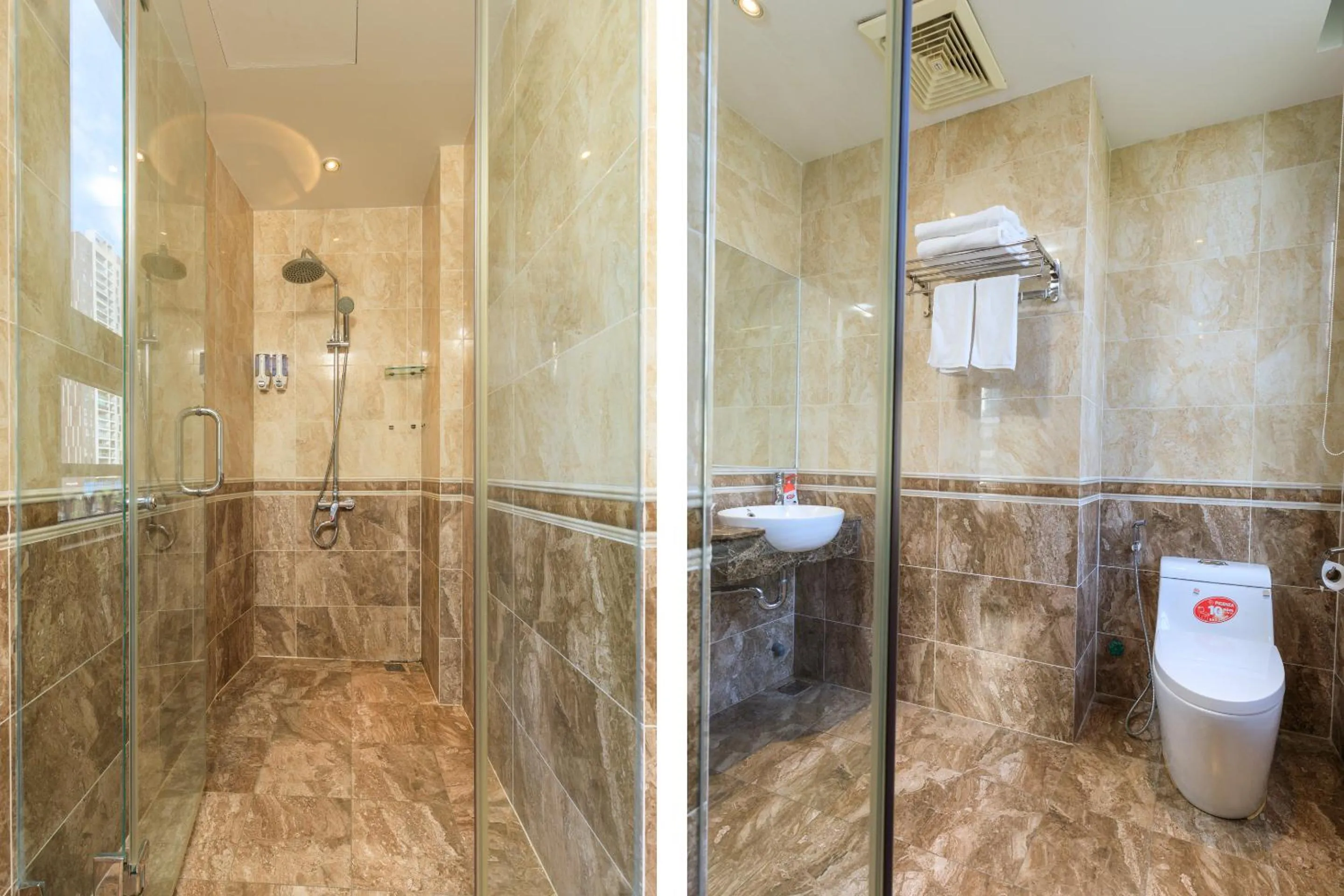 Bathroom in Yolo Wa Hotel