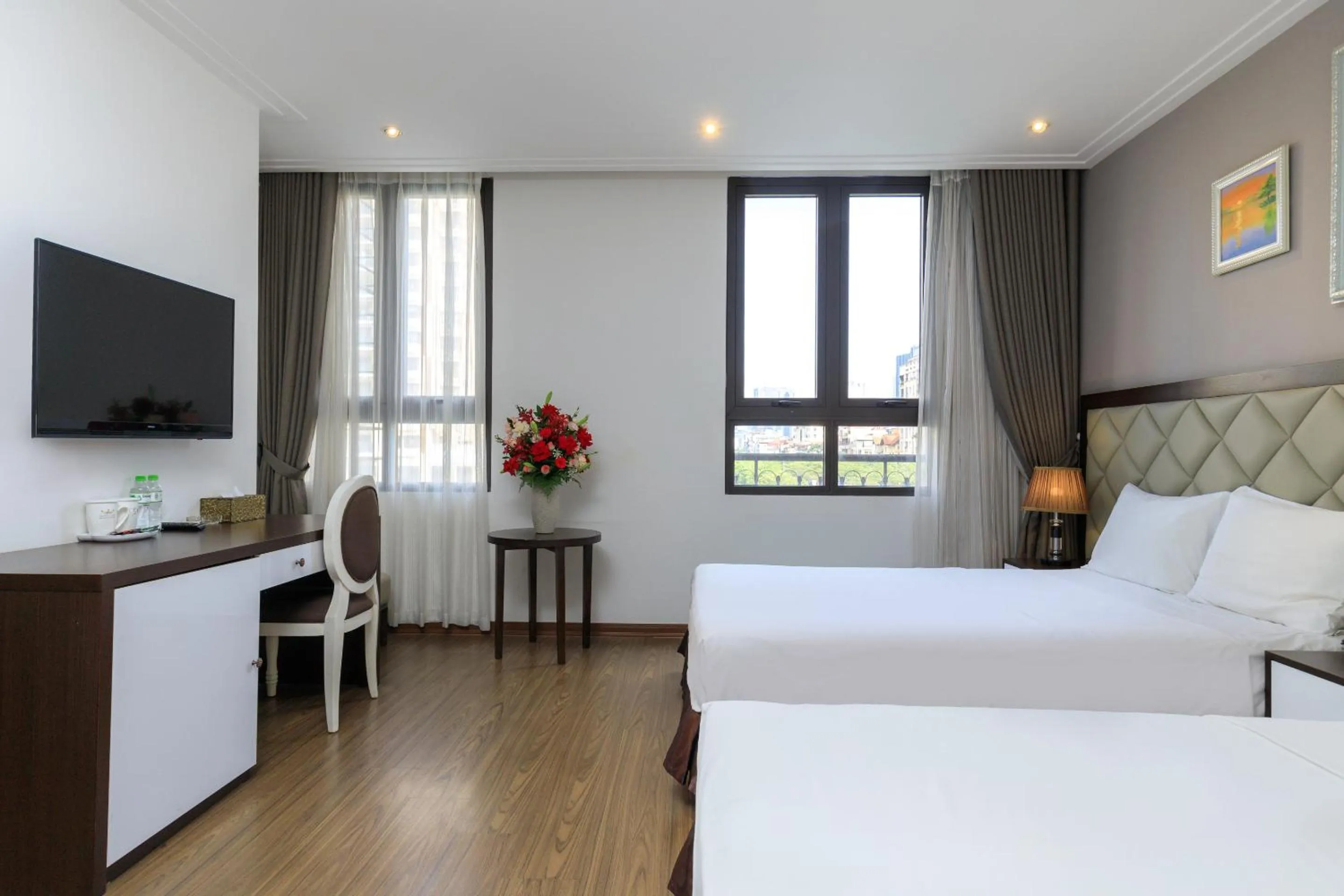 Photo of the whole room, Bed in Yolo Wa Hotel