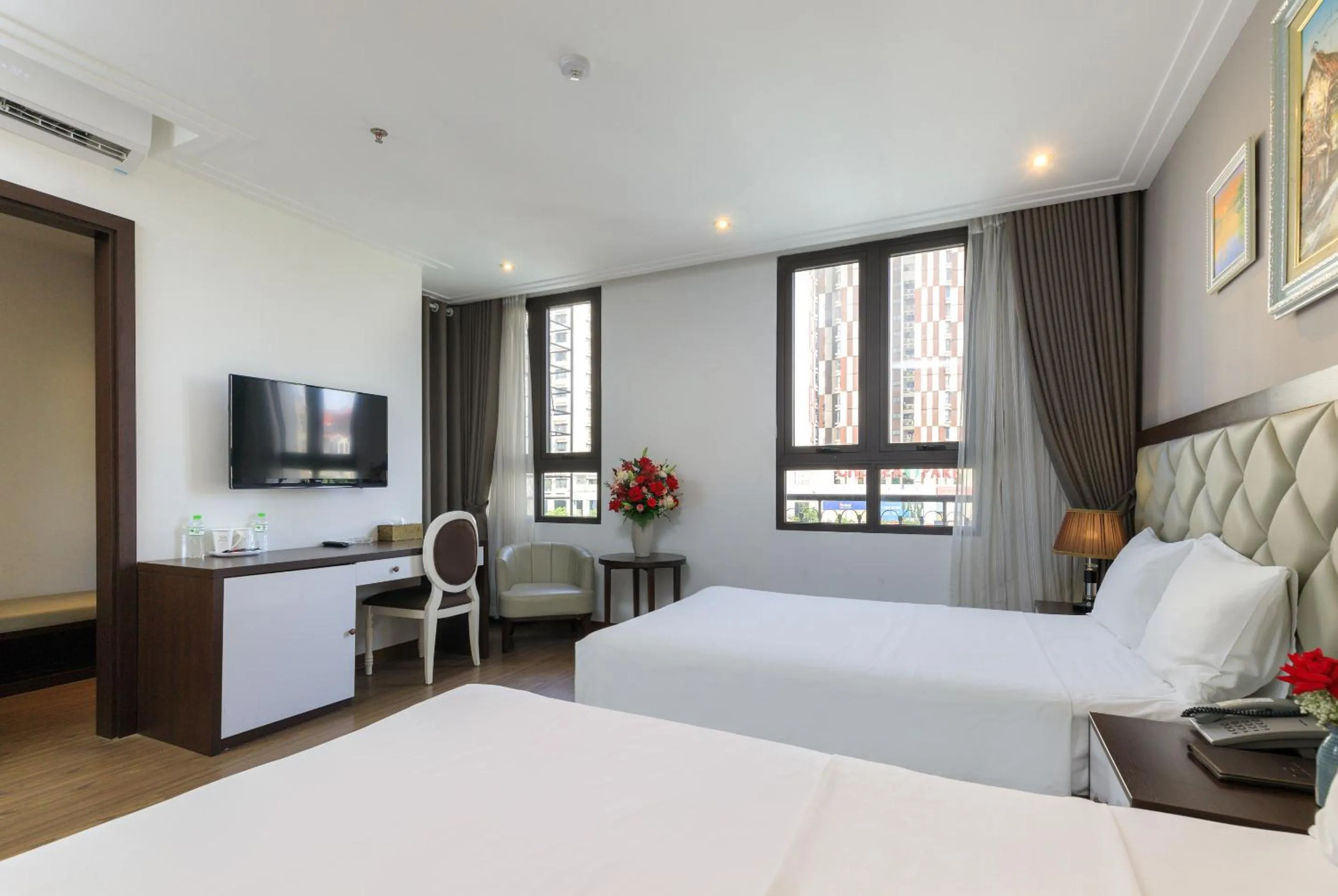 Photo of the whole room, Bed in Yolo Wa Hotel