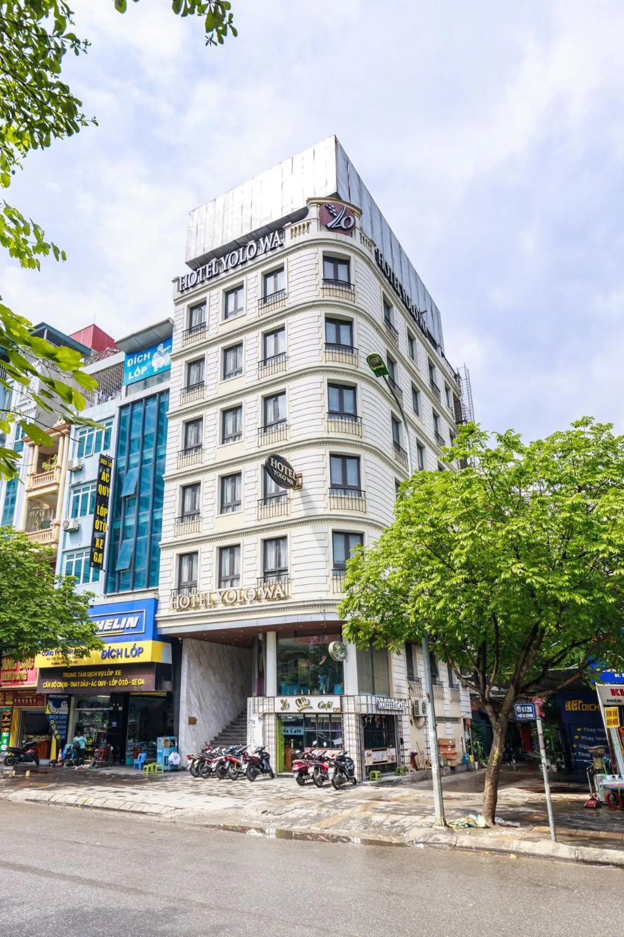 Property building in Yolo Wa Hotel