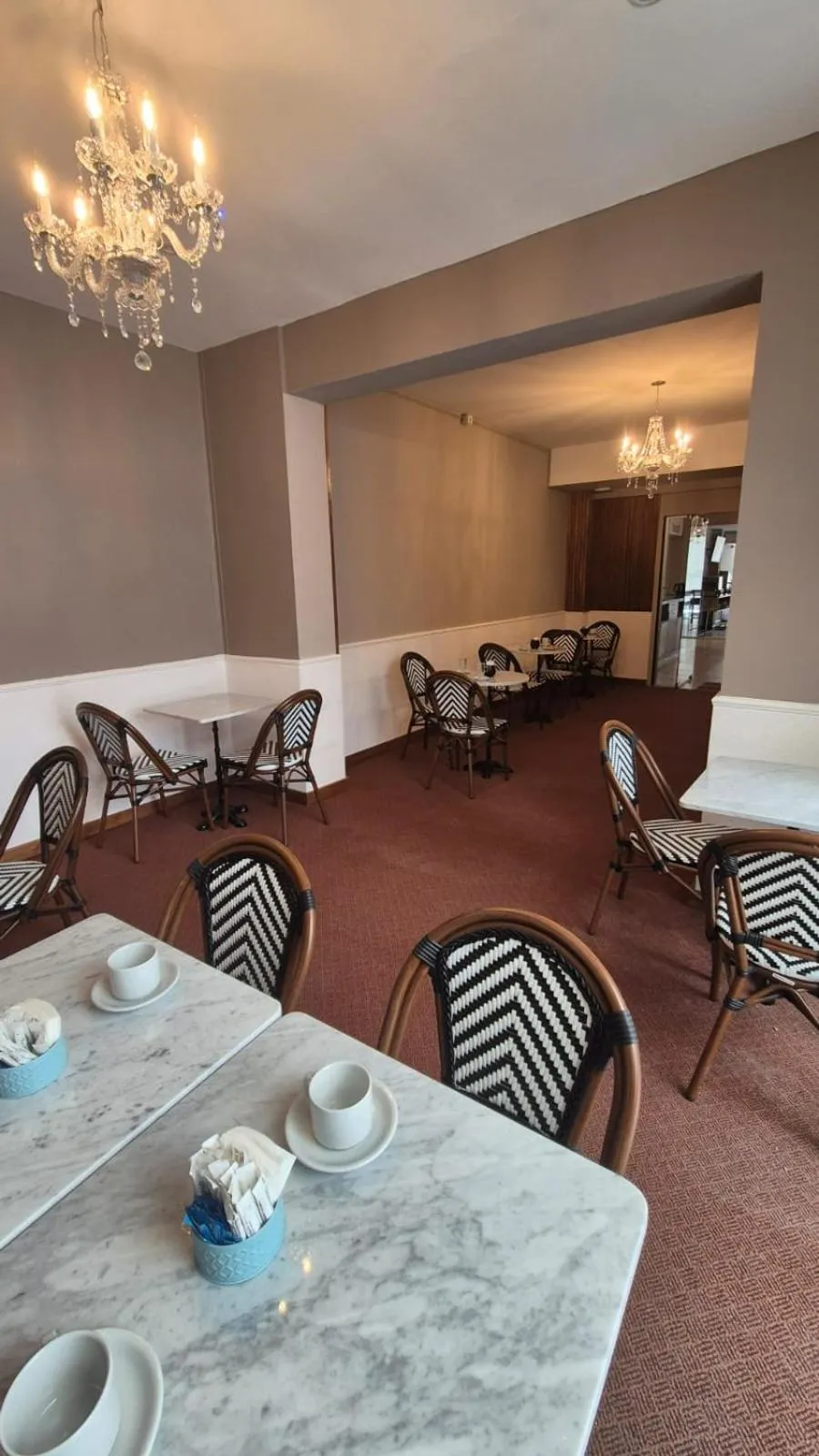 Restaurant/places to eat in DAKAR HOTEL