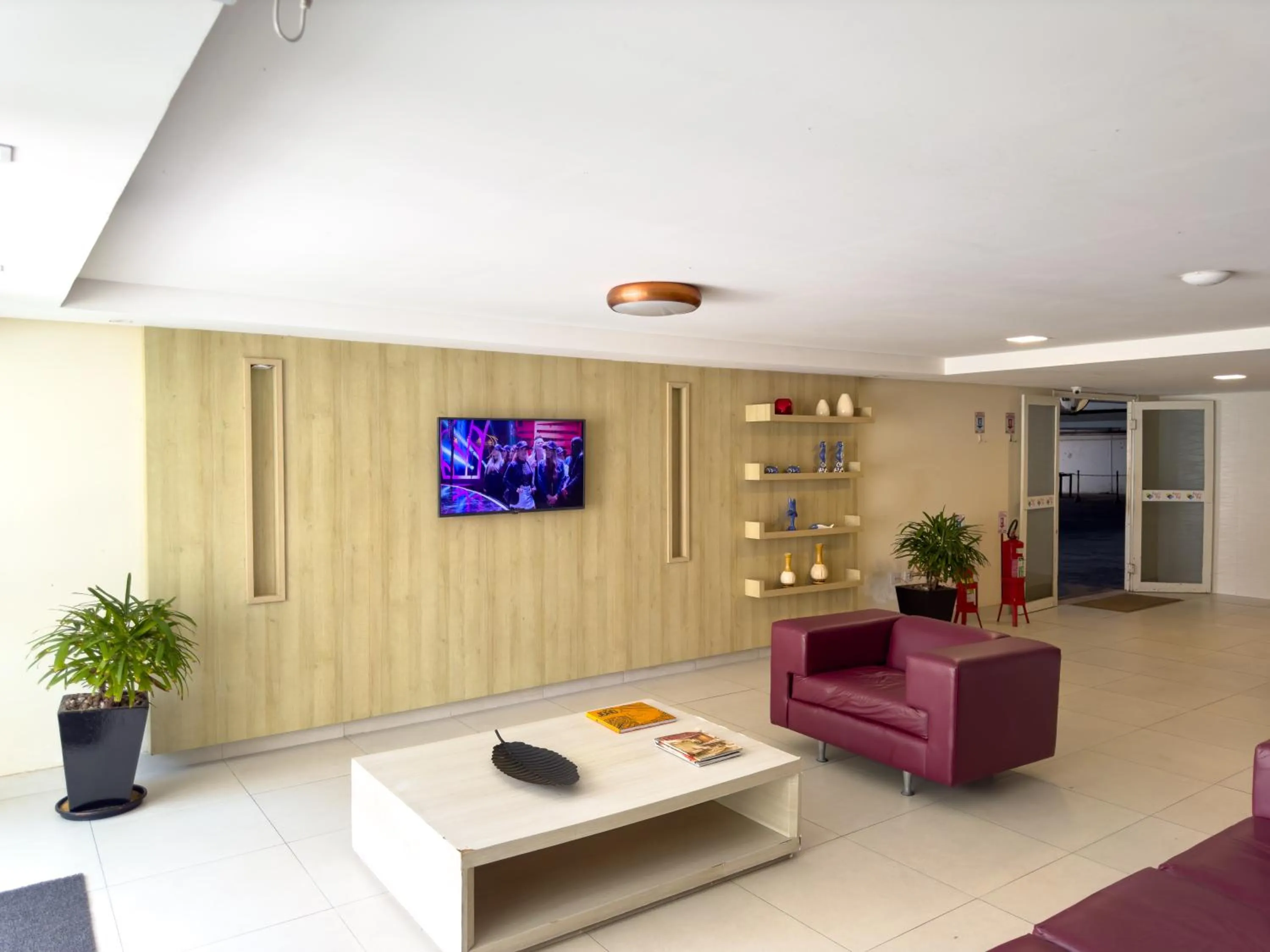 Communal lounge/ TV room in Pipas Bay