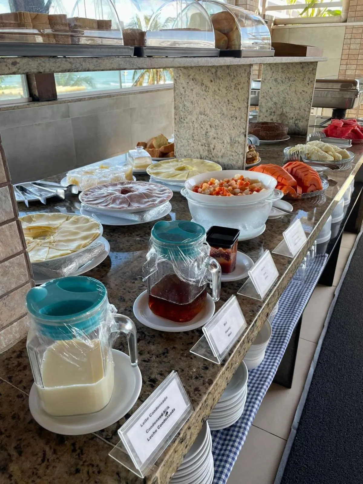 Breakfast in Pipas Bay