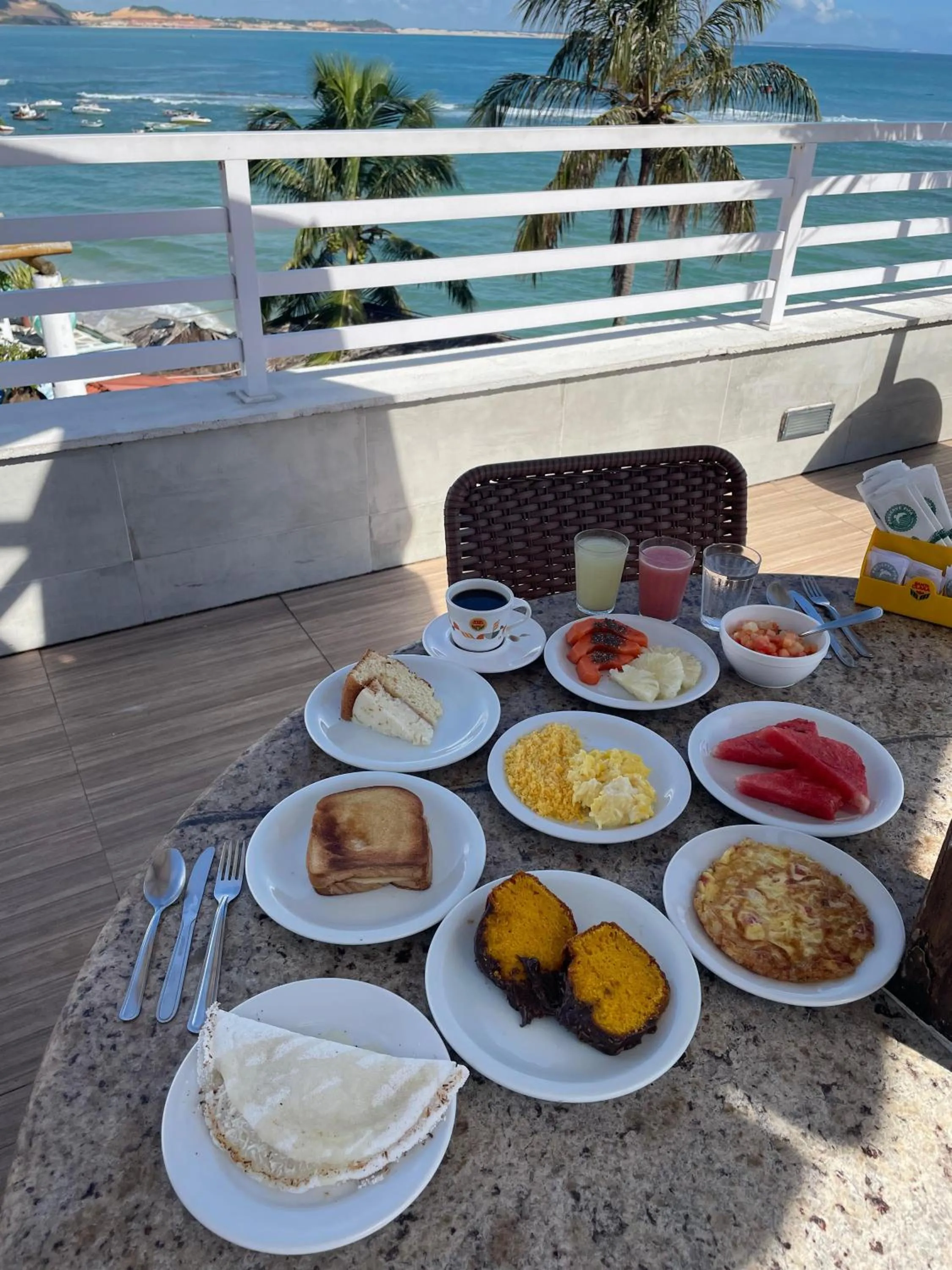 Breakfast in Pipas Bay