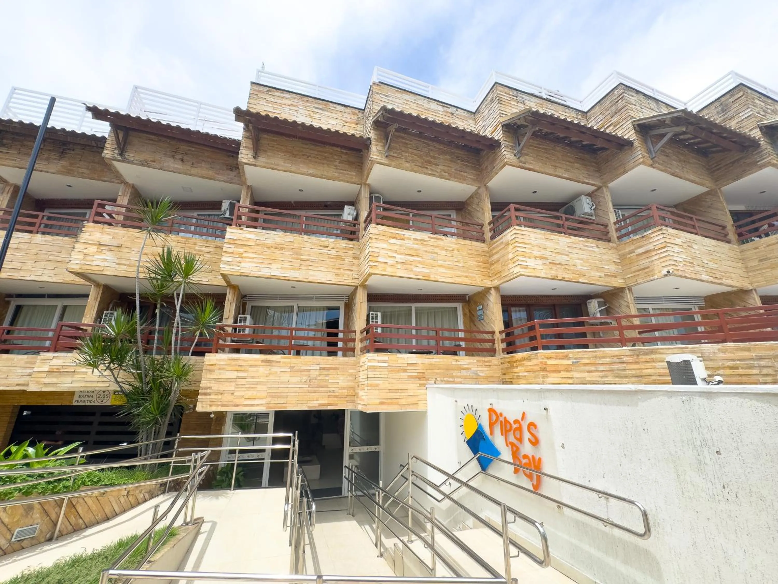 Property building in Pipas Bay