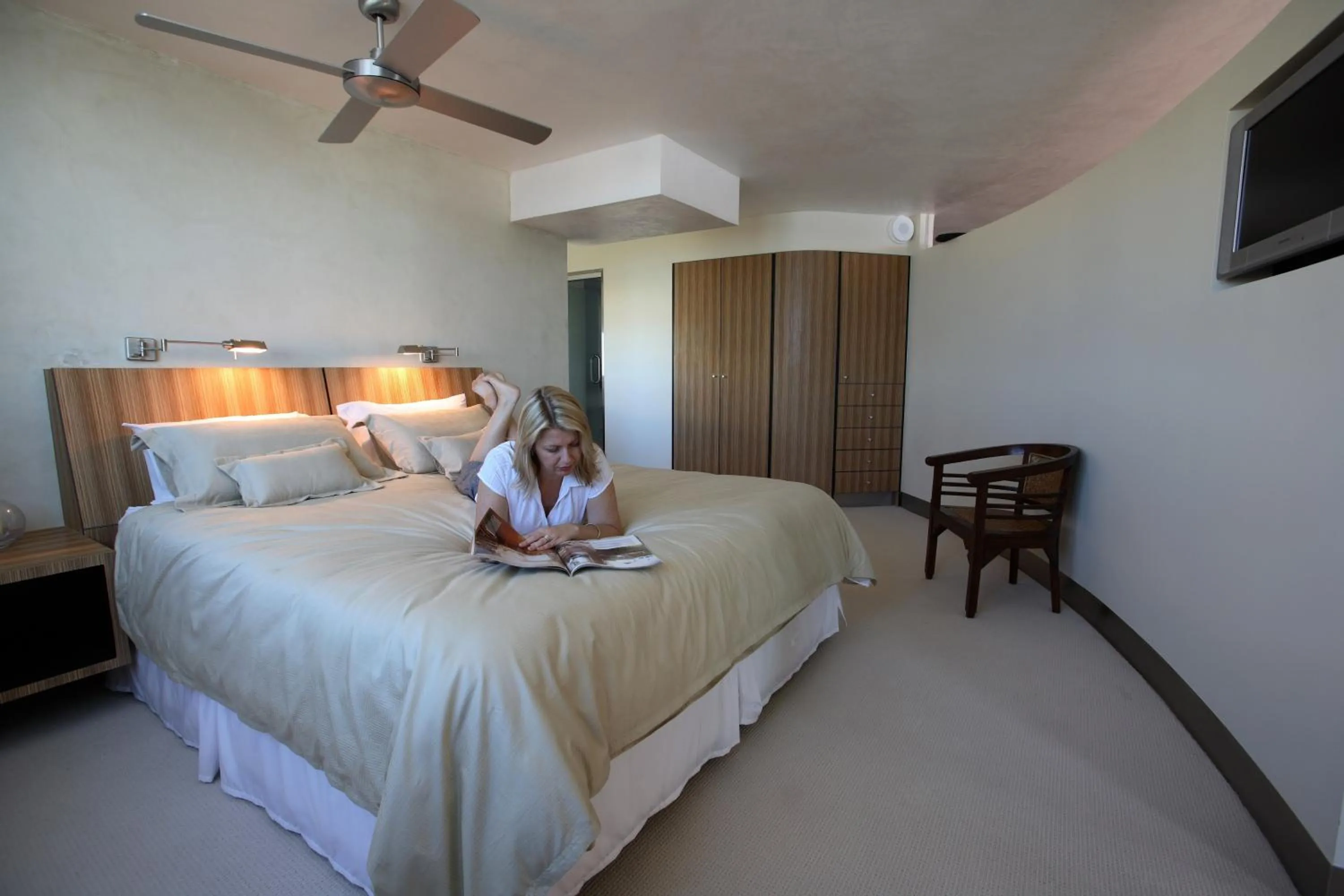 Photo of the whole room, Bed in Peninsular Beachfront Resort