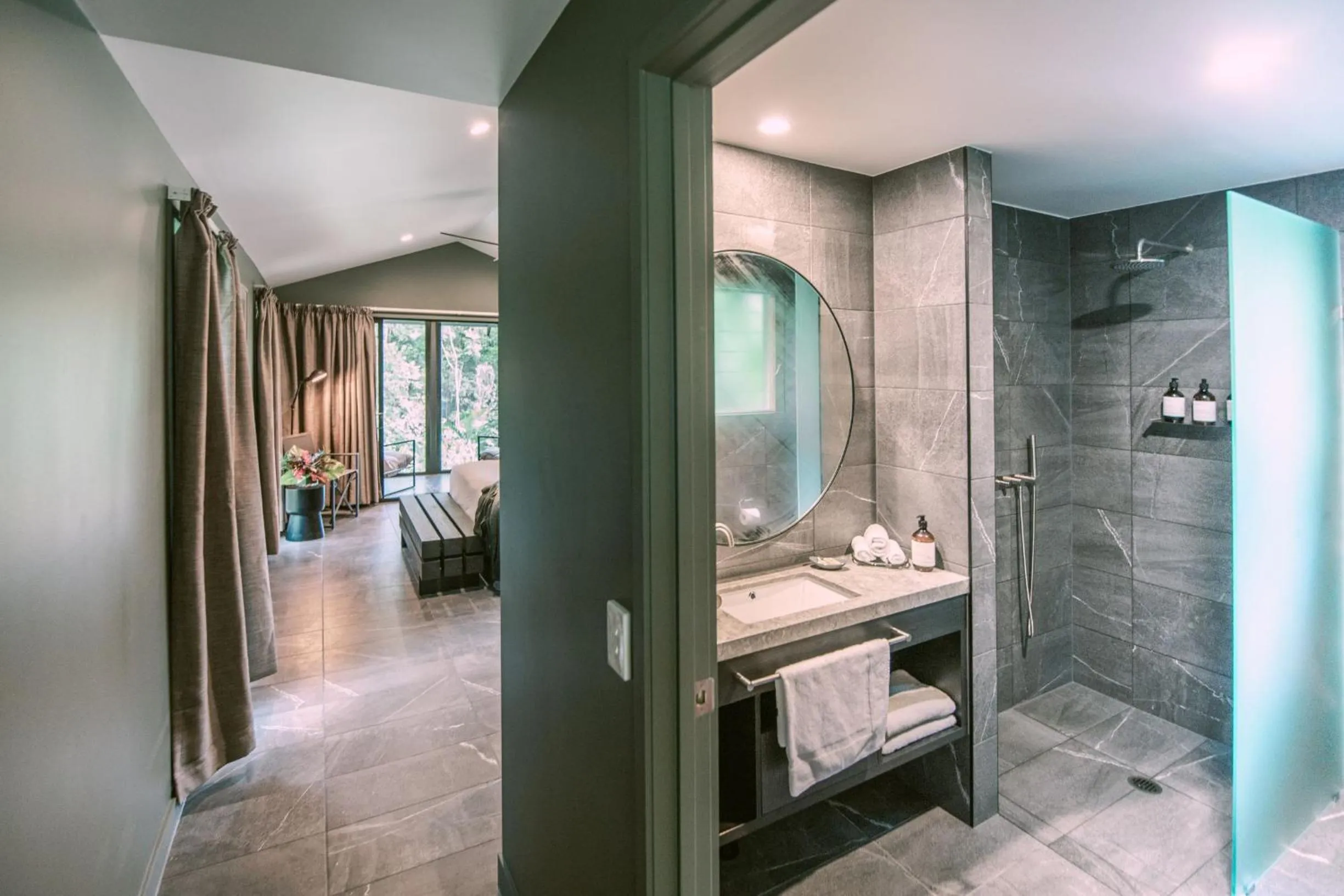 Bathroom, Bed in Daintree Ecolodge