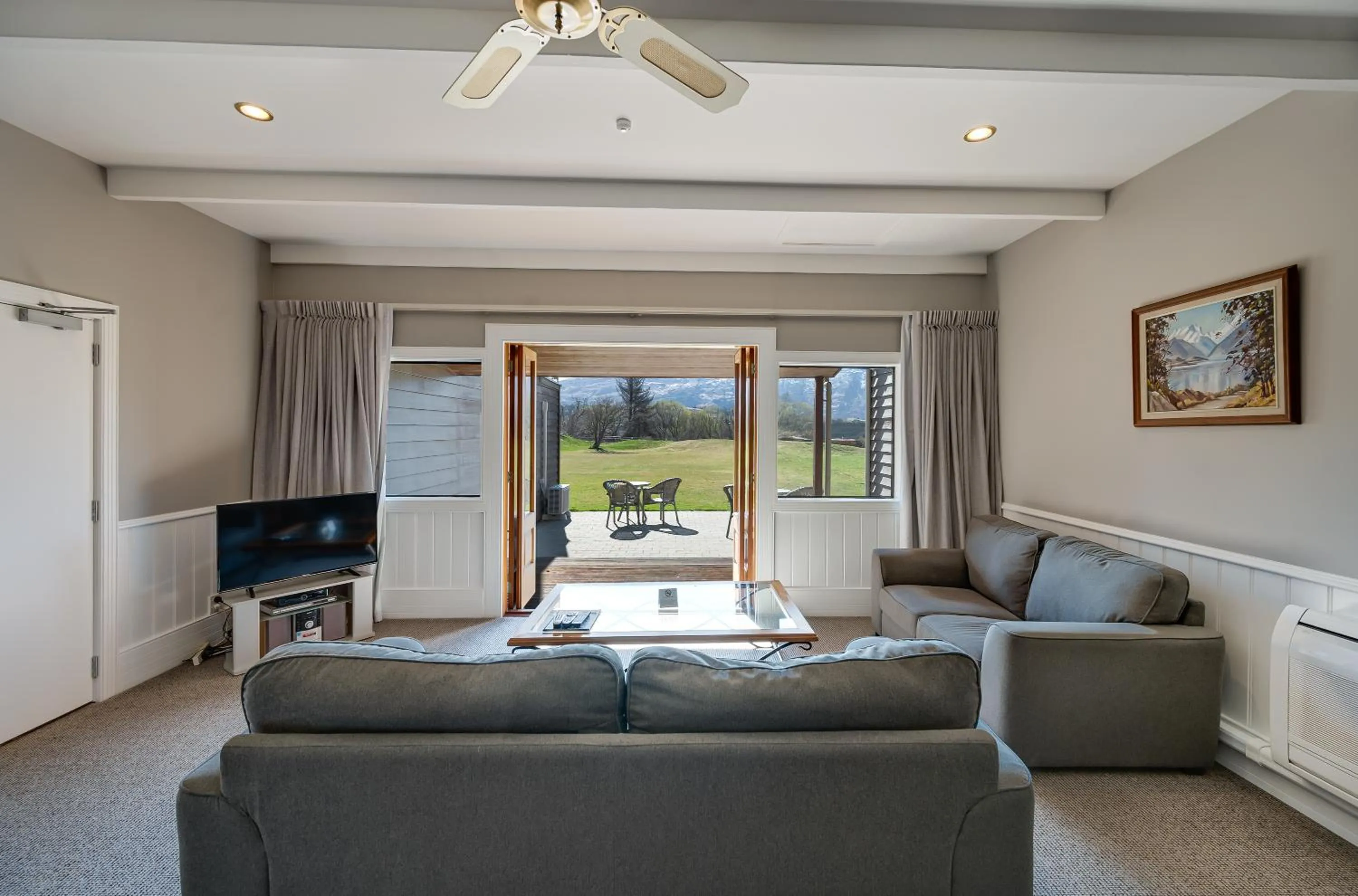 Manata Homestead & Lodge